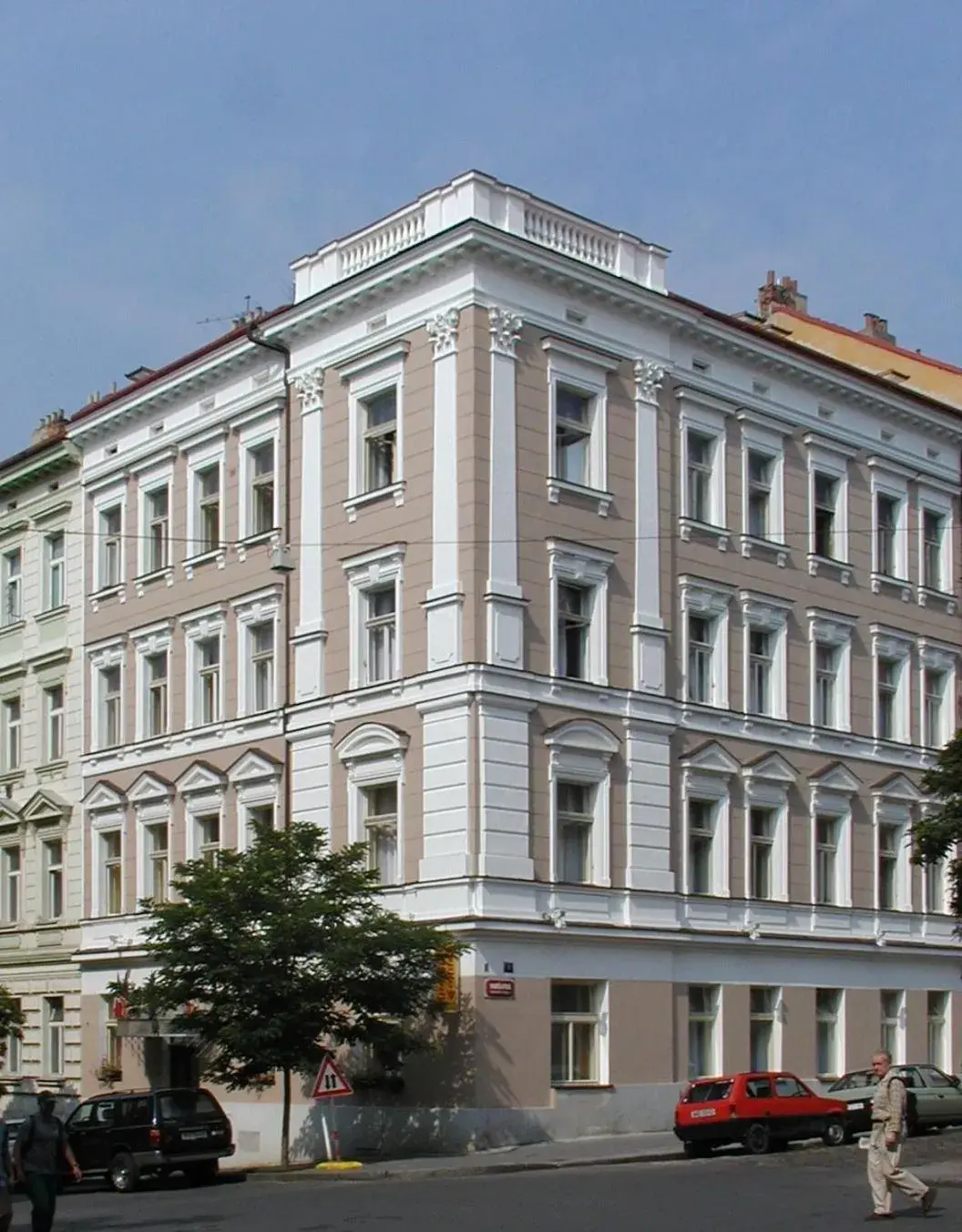 Facade/entrance, Property Building in Máchova
