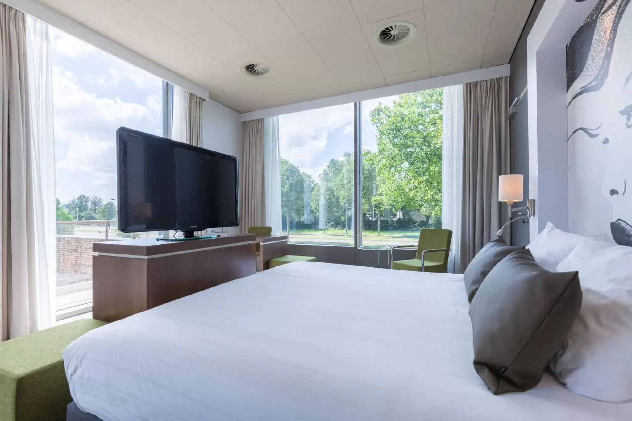 Photo of the whole room, Bed in Leonardo Hotel Papendrecht