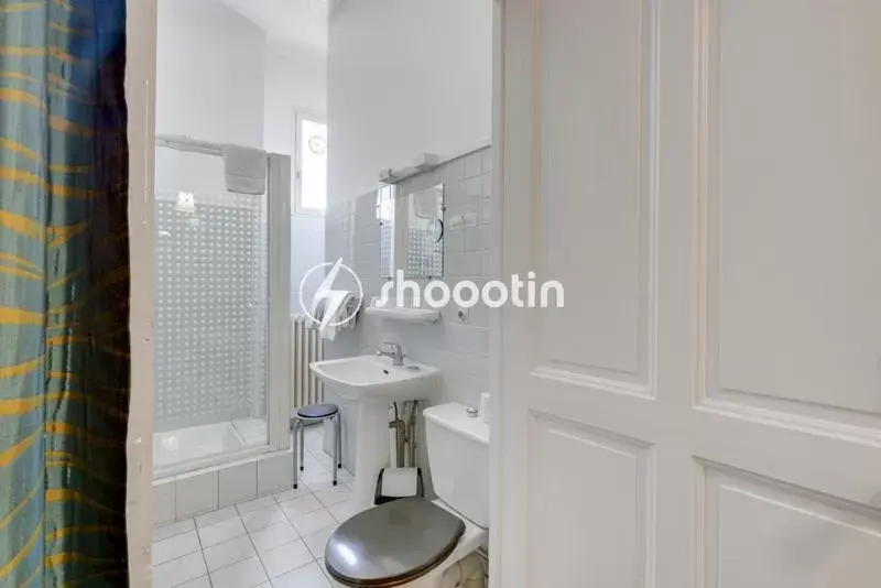 Bathroom in Hotel d'Angleterre