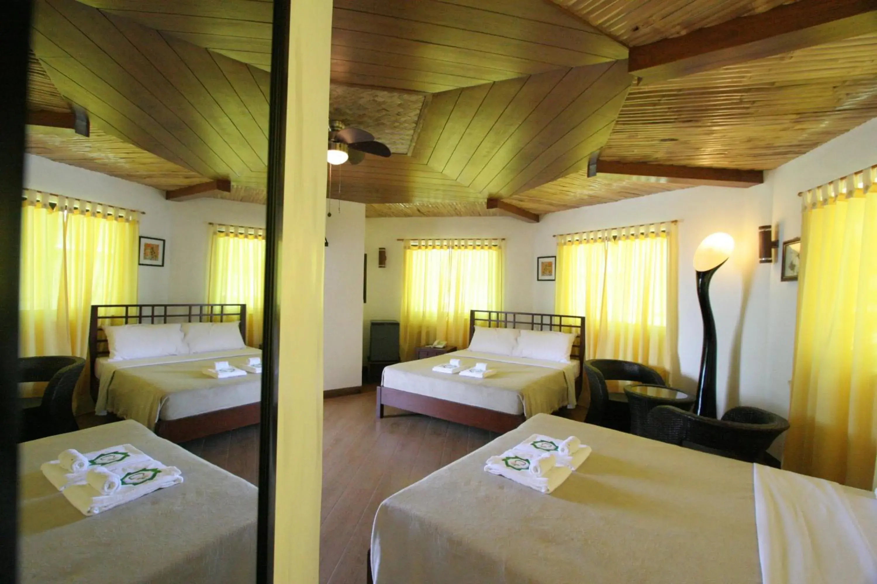 Bed in Coron Hilltop View Resort