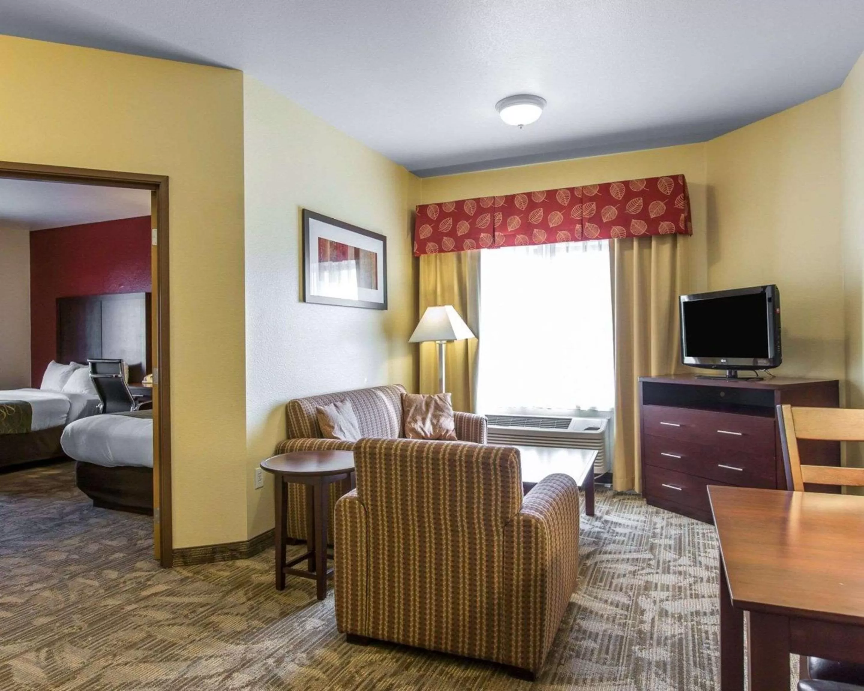TV and multimedia, Bed in Comfort Suites Palm Desert I-10