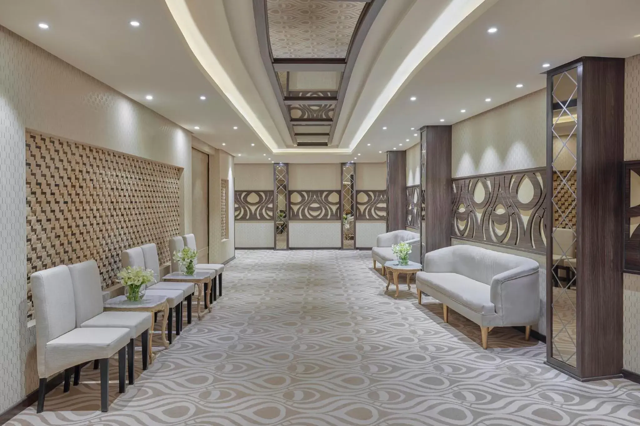 Restaurant/places to eat, Bed in Crowne Plaza Riyadh Palace by IHG Restaurant/places to eat, Bed in Crowne Plaza Riyadh Palace by IHG