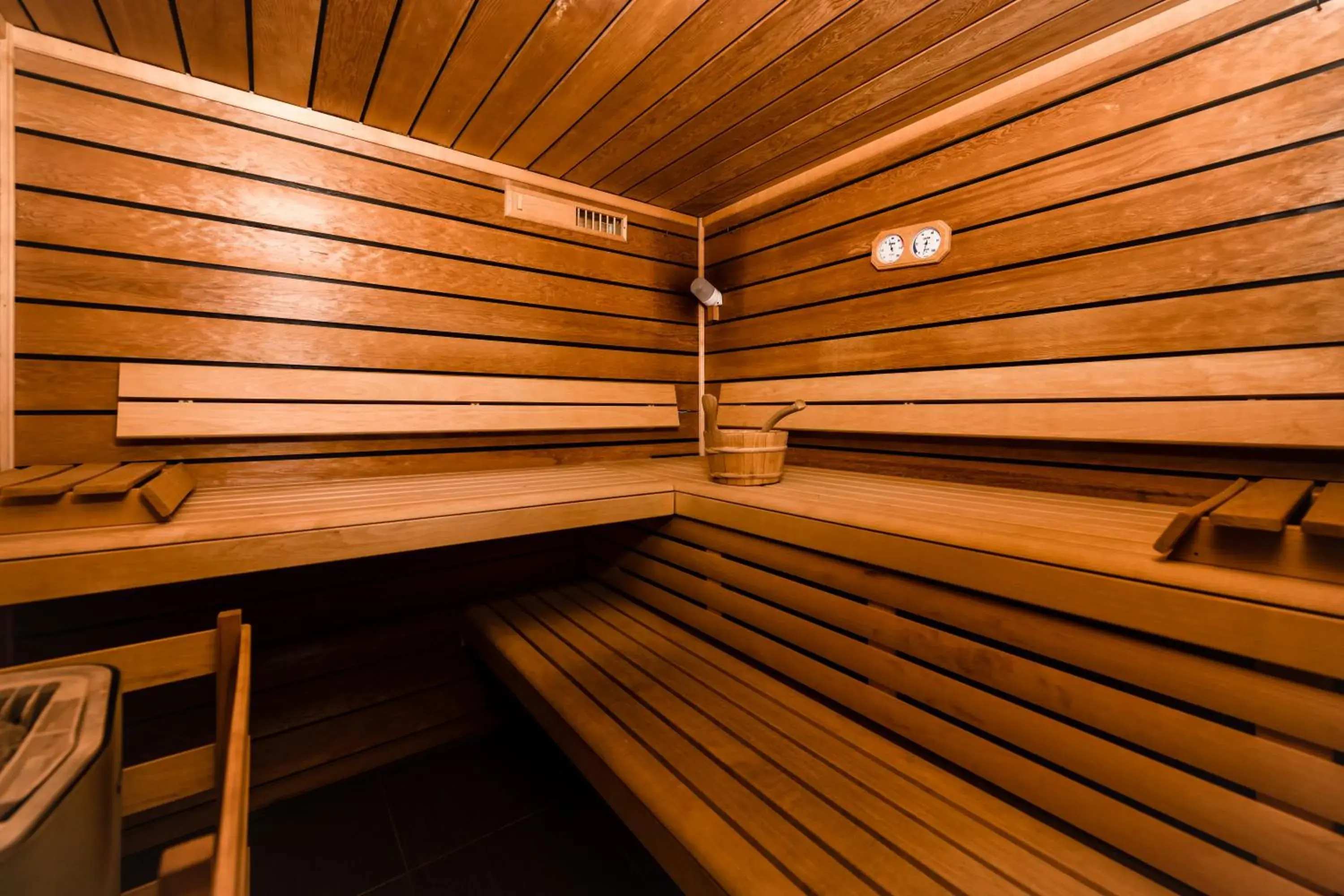 Sauna in Hostellerie Le Petit Manoir