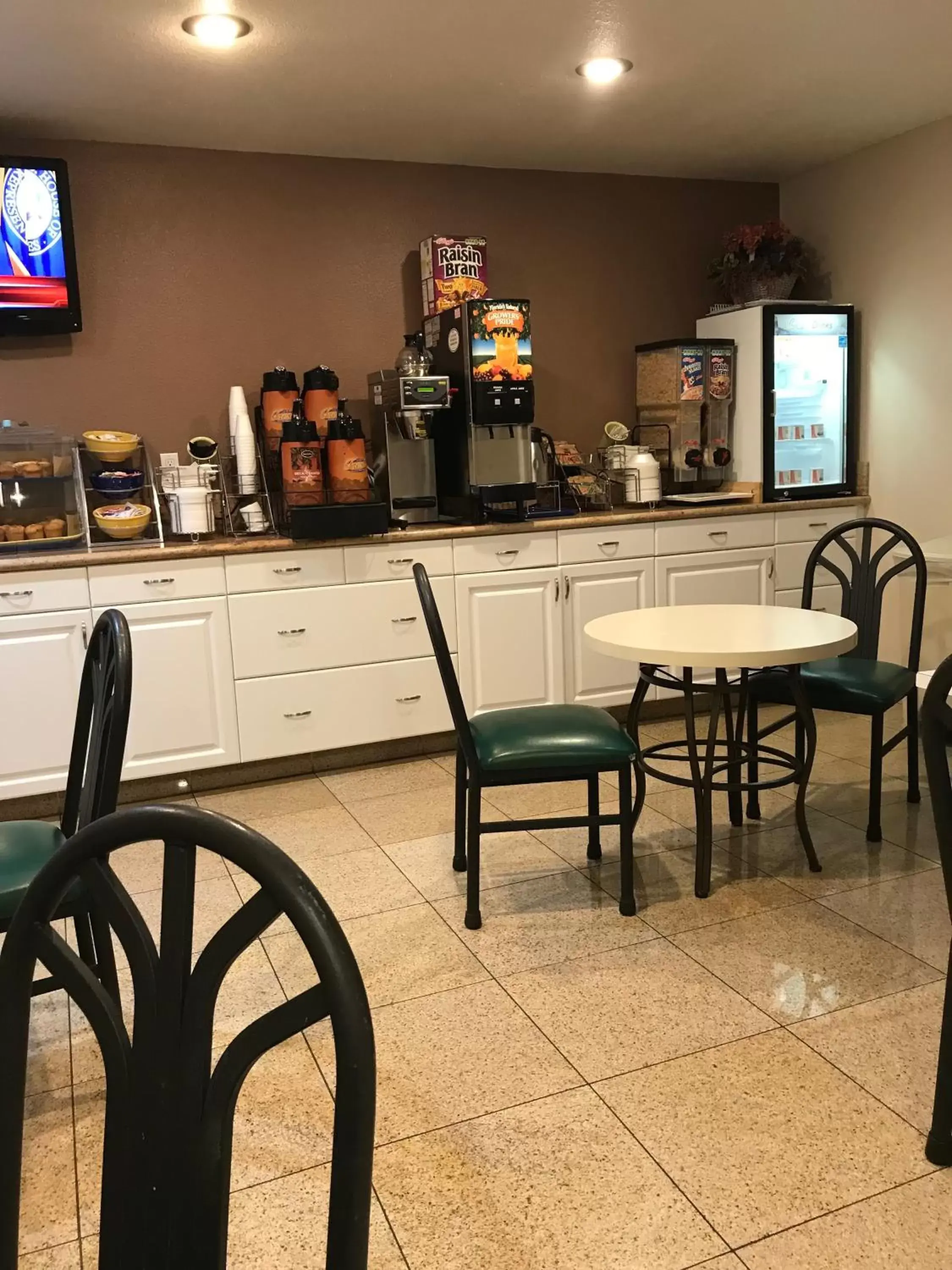 Continental breakfast, Restaurant/Places to Eat in Days Inn by Wyndham Oceanside