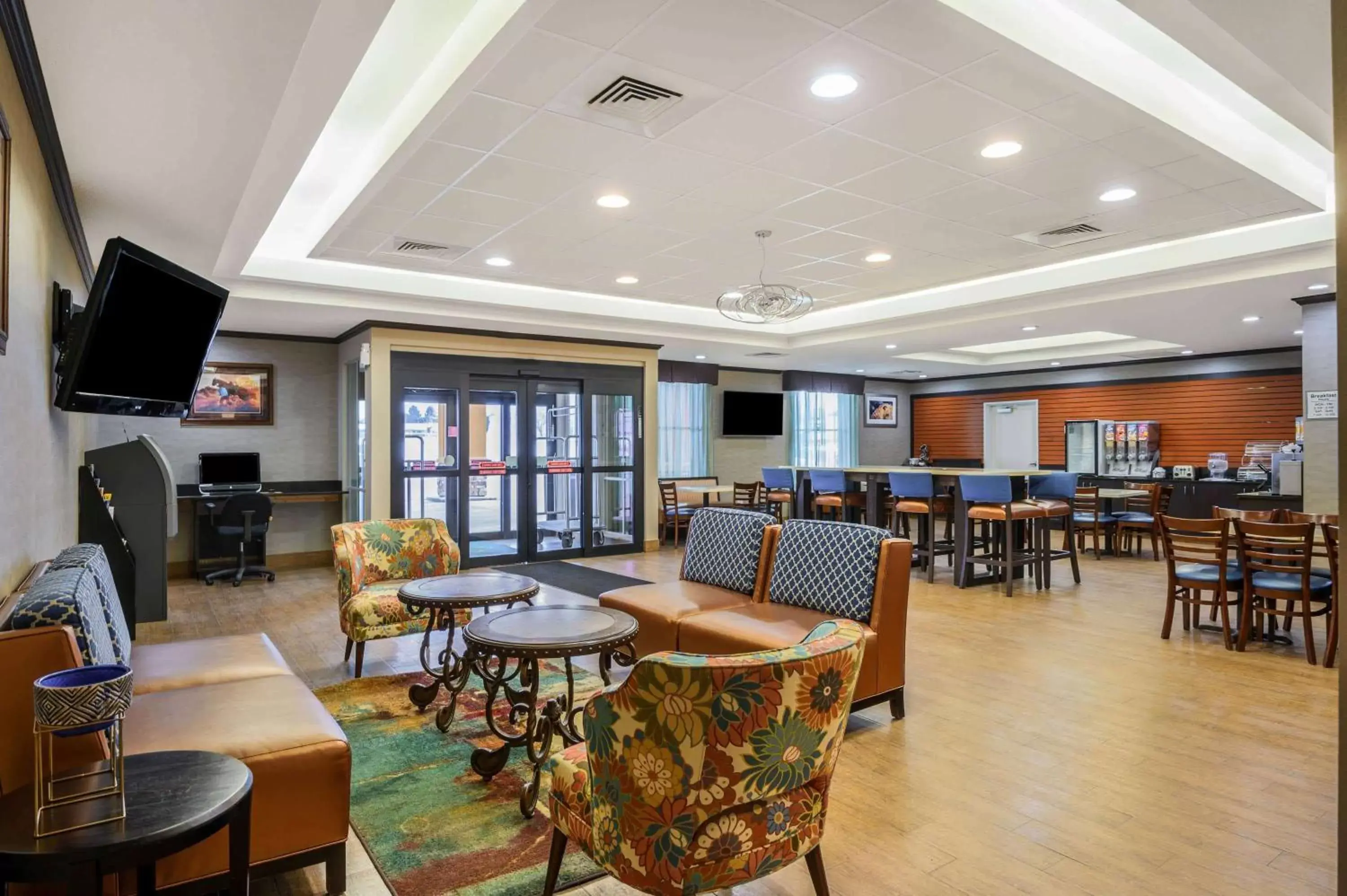Lobby or reception, Restaurant/Places to Eat in La Quinta by Wyndham Glendive