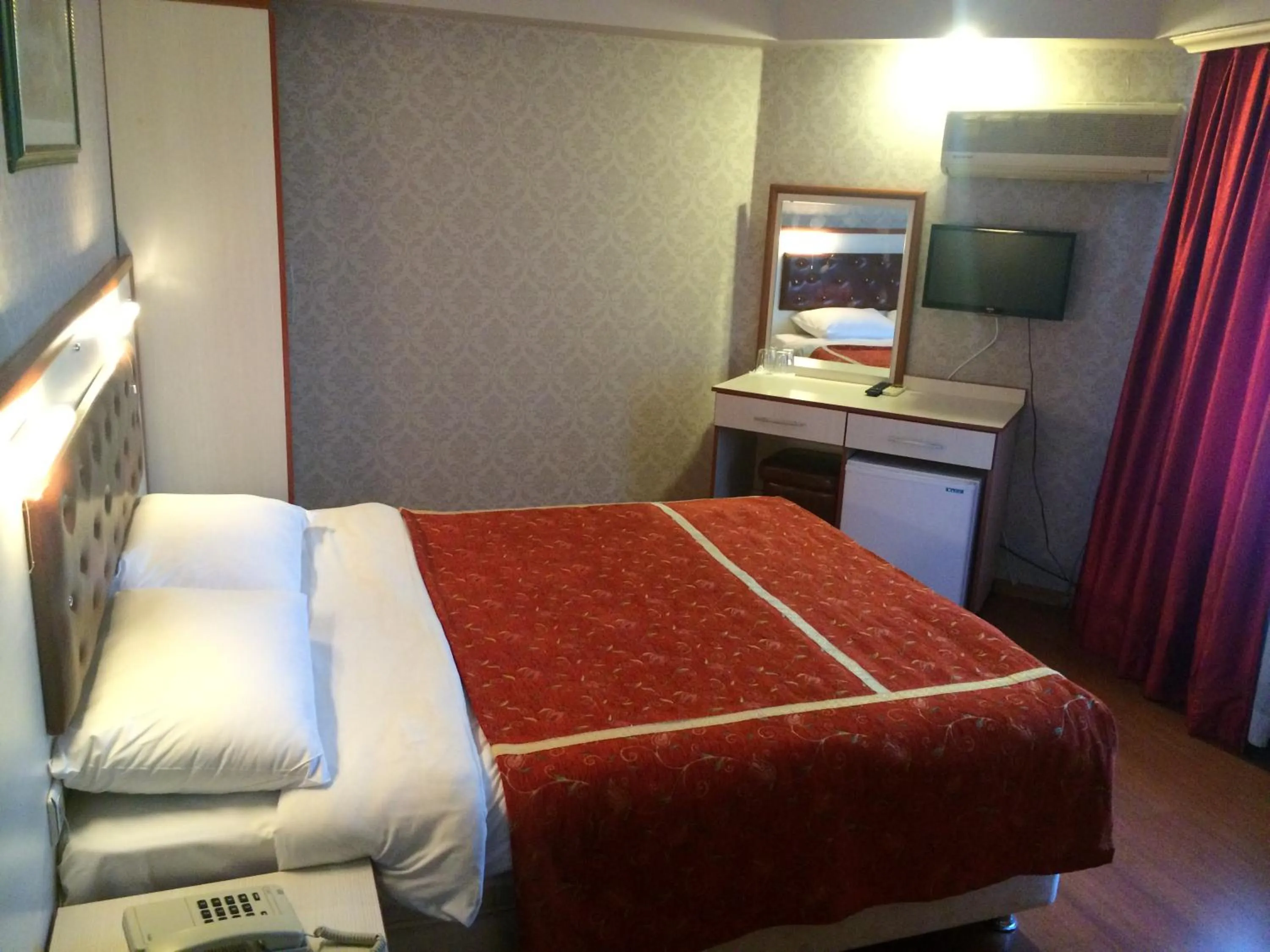 Photo of the whole room, Bed in Tayhan Hotel