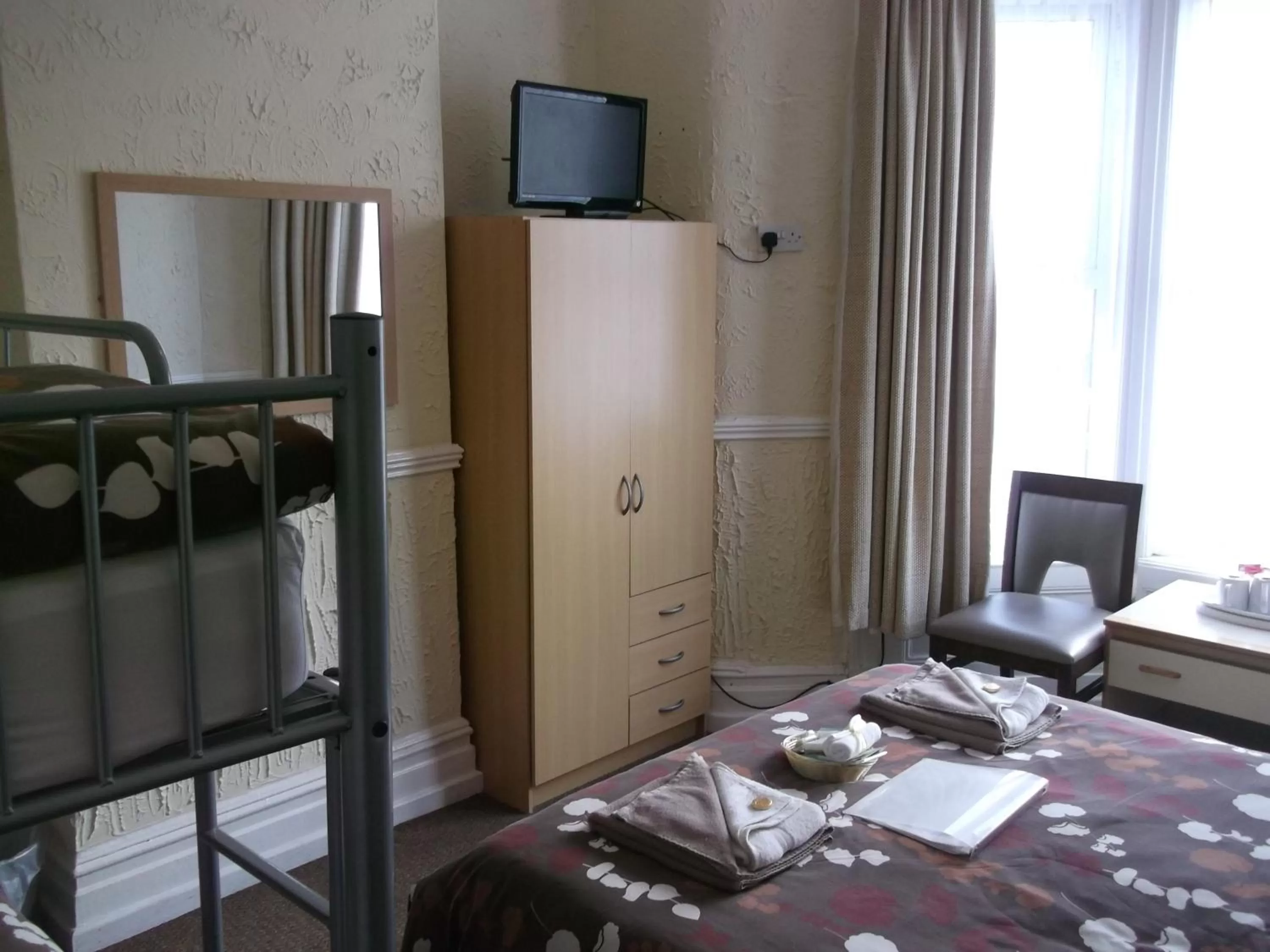 Bedroom, Bed in Atlantis Hotel