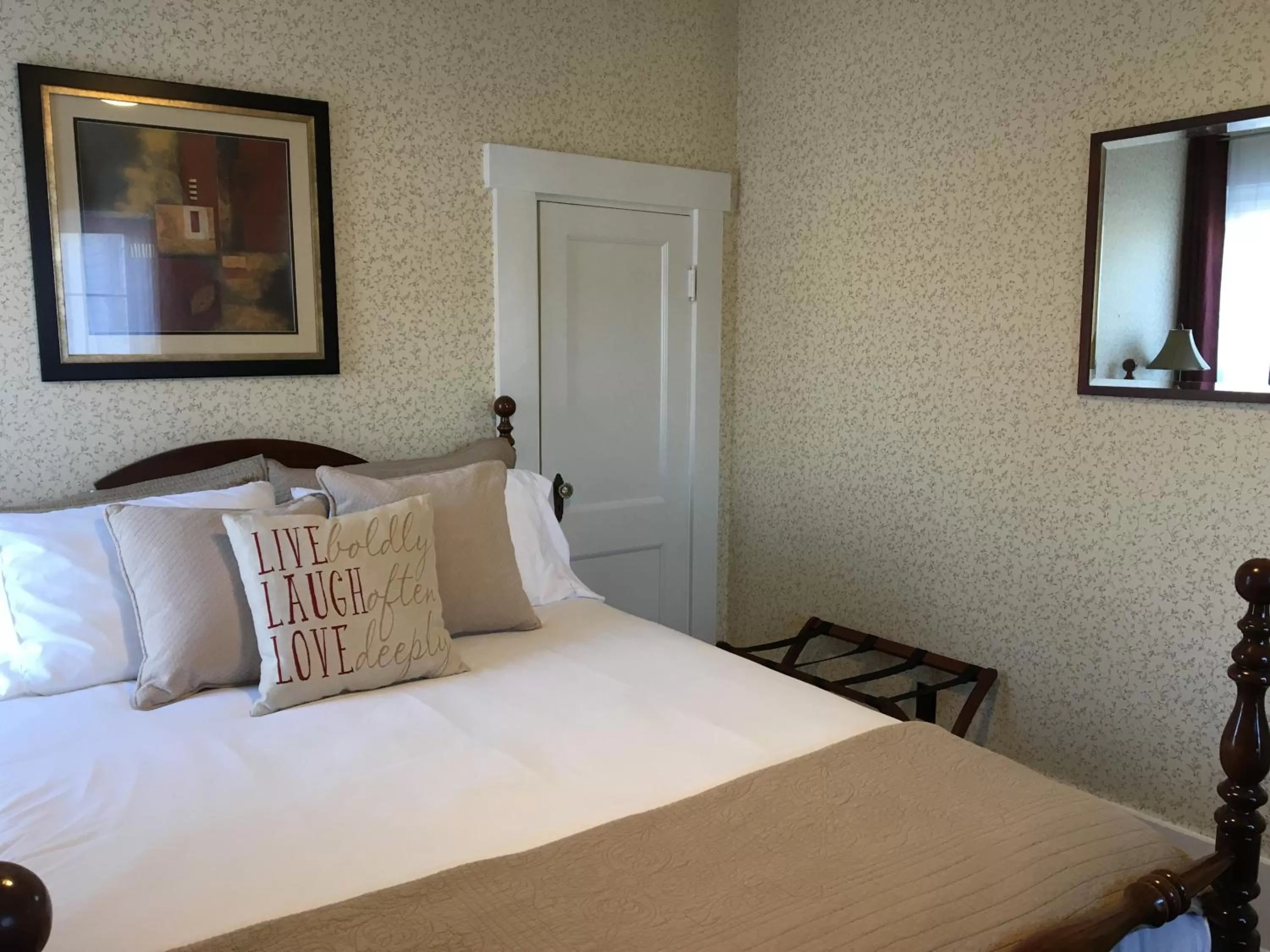 Bedroom, Bed in The Doctor's Inn