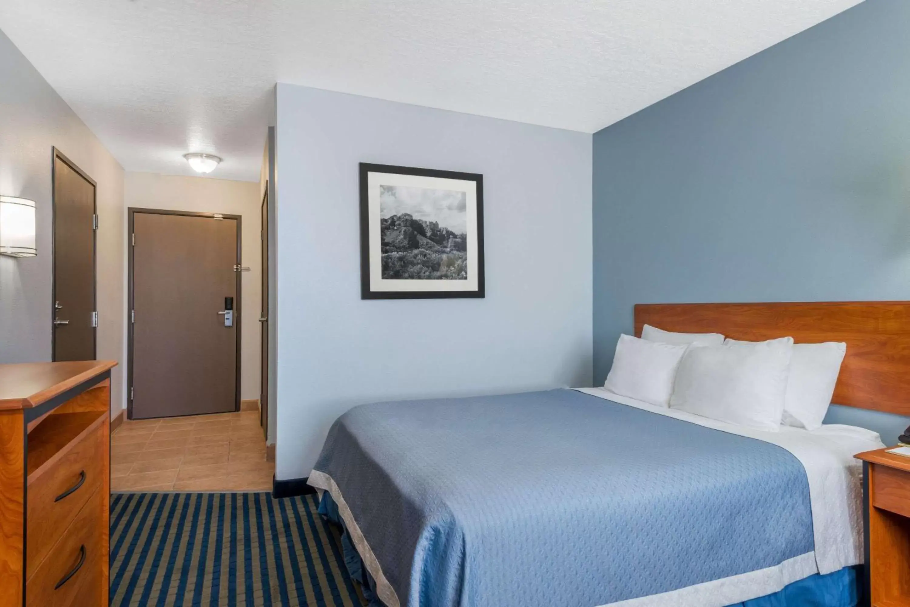 Photo of the whole room, Bed in Days Inn by Wyndham Las Vegas