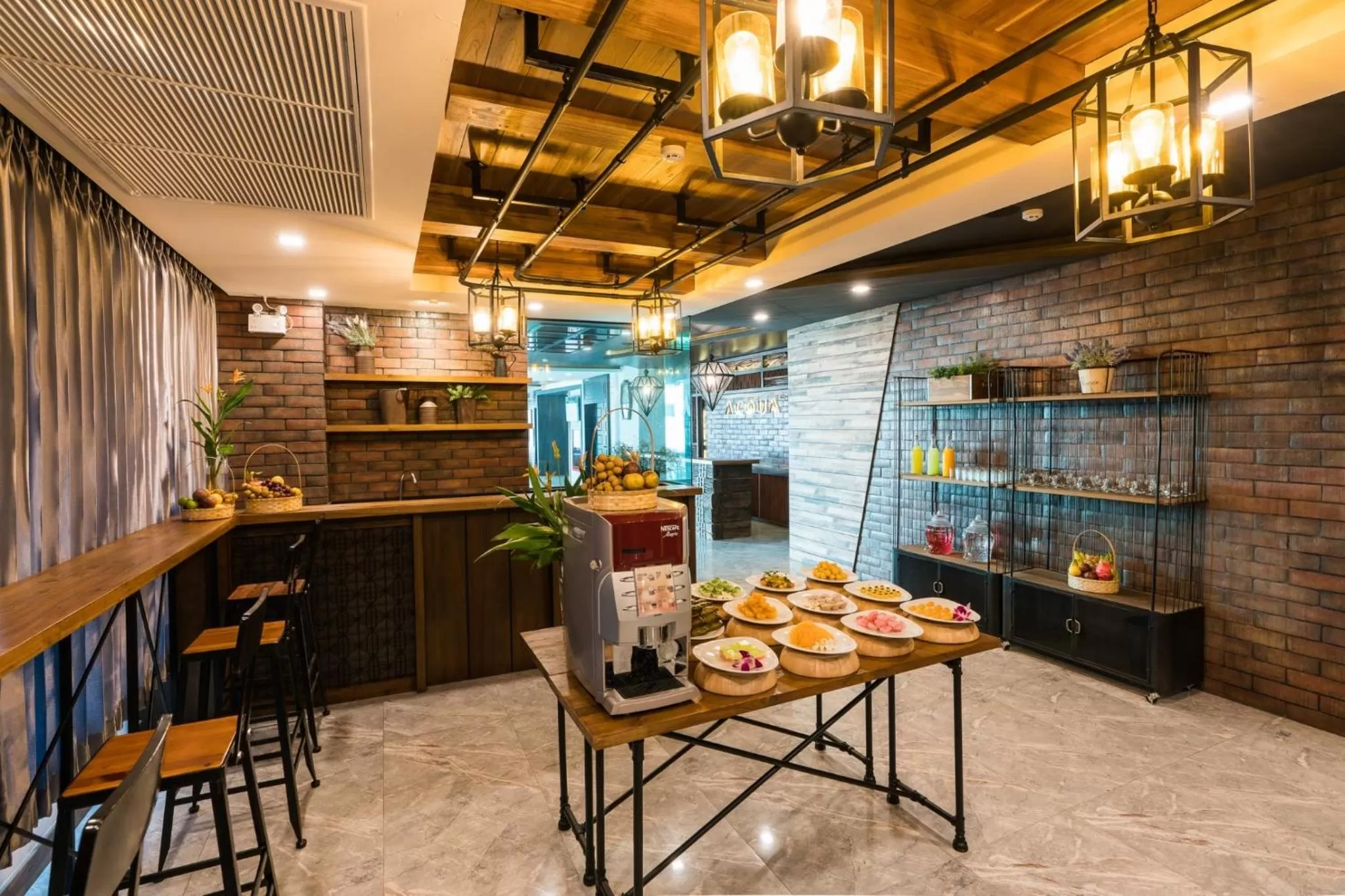 Buffet breakfast in Acqua Hotel