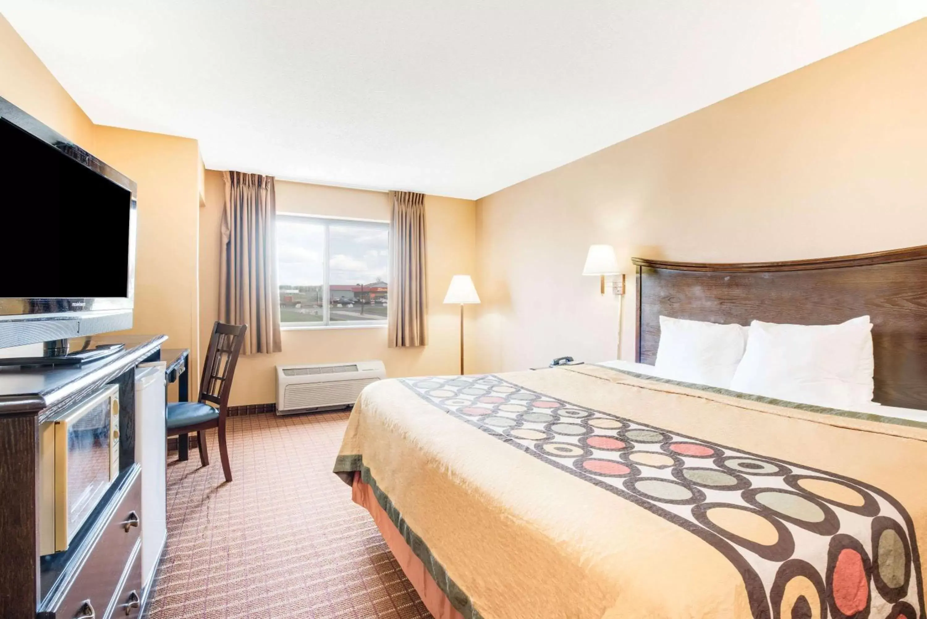 Photo of the whole room, Bed in Super 8 by Wyndham Kutztown/Allentown Area