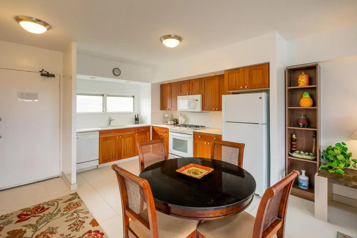 Dining Area in Waikiki Shore by Outrigger