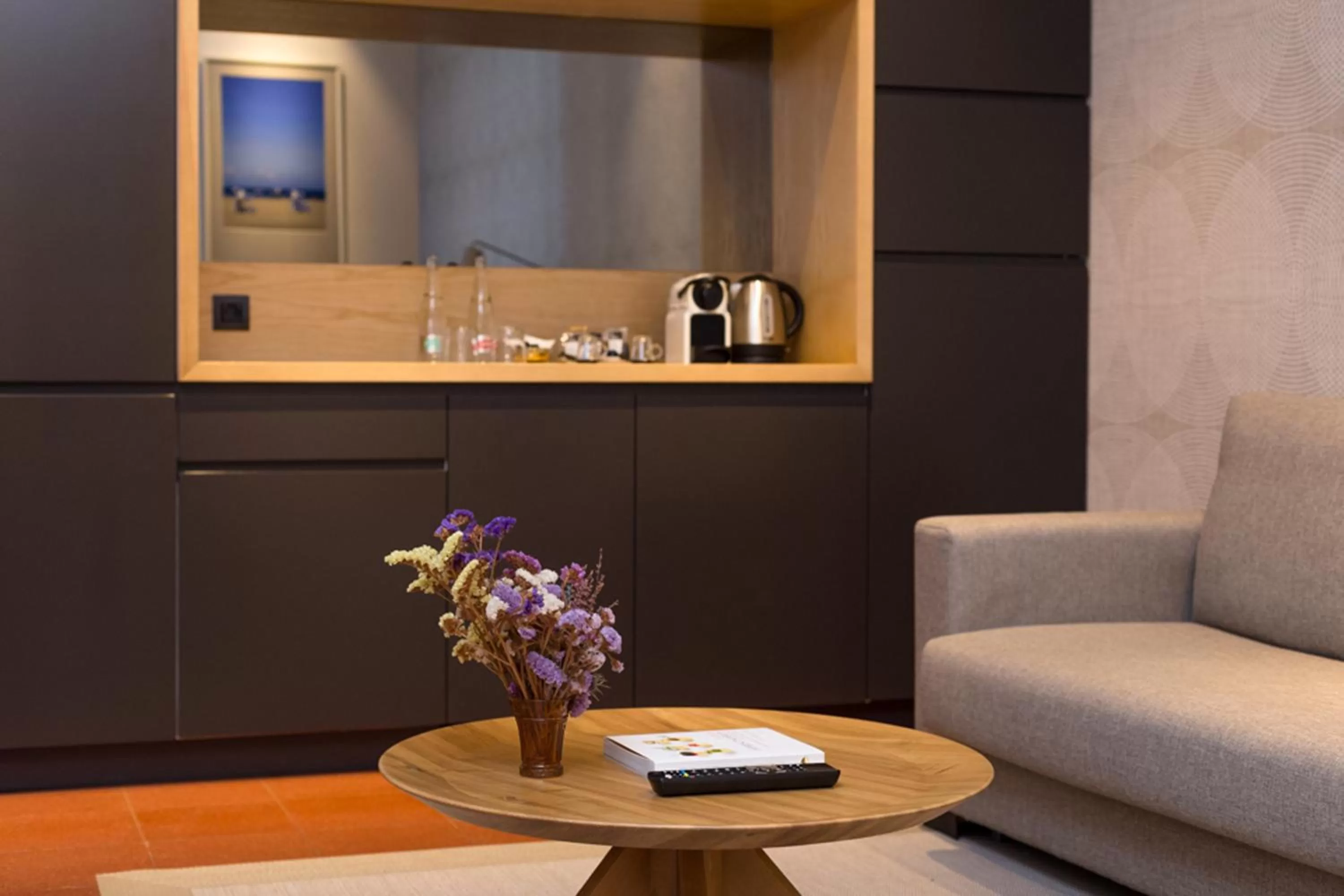 Coffee/tea facilities in Suites 1478