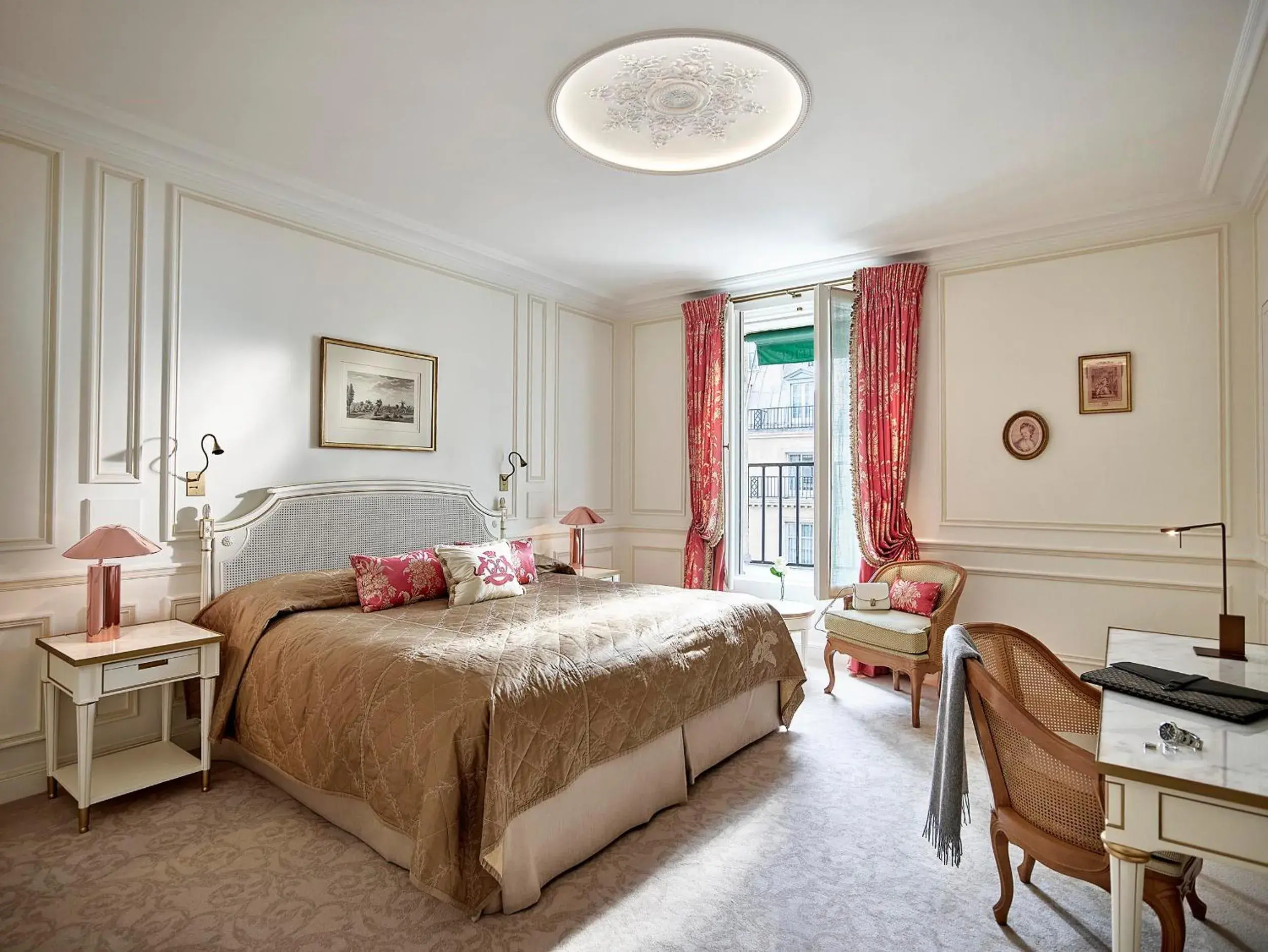Bedroom in Le Meurice - Dorchester Collection