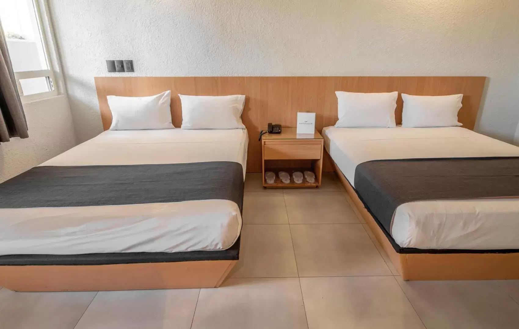 Bedroom, Bed in Hotel Emperador centro Guadalajara y Remodelado