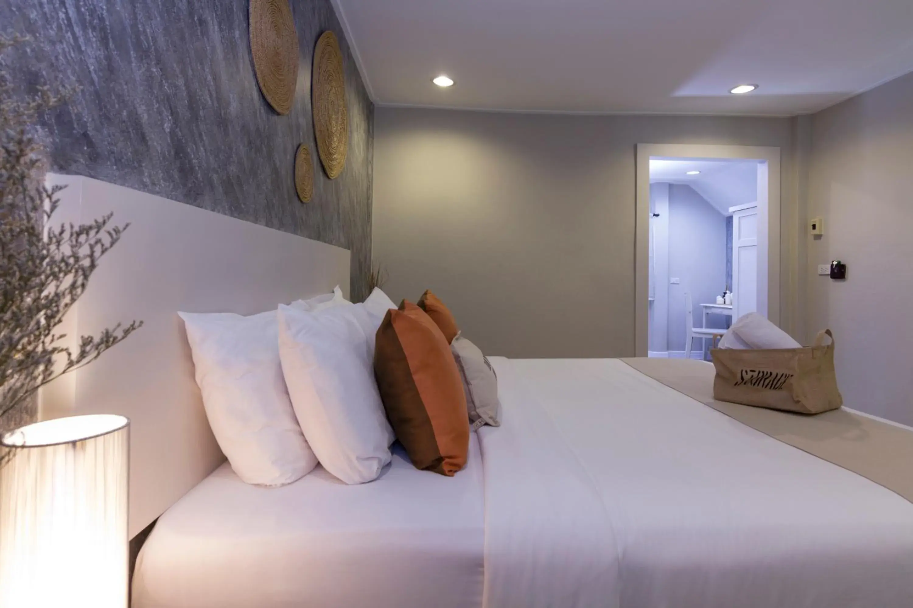 Bed in Let's Hyde Pattaya Resort & Villas - Pool Cabanas