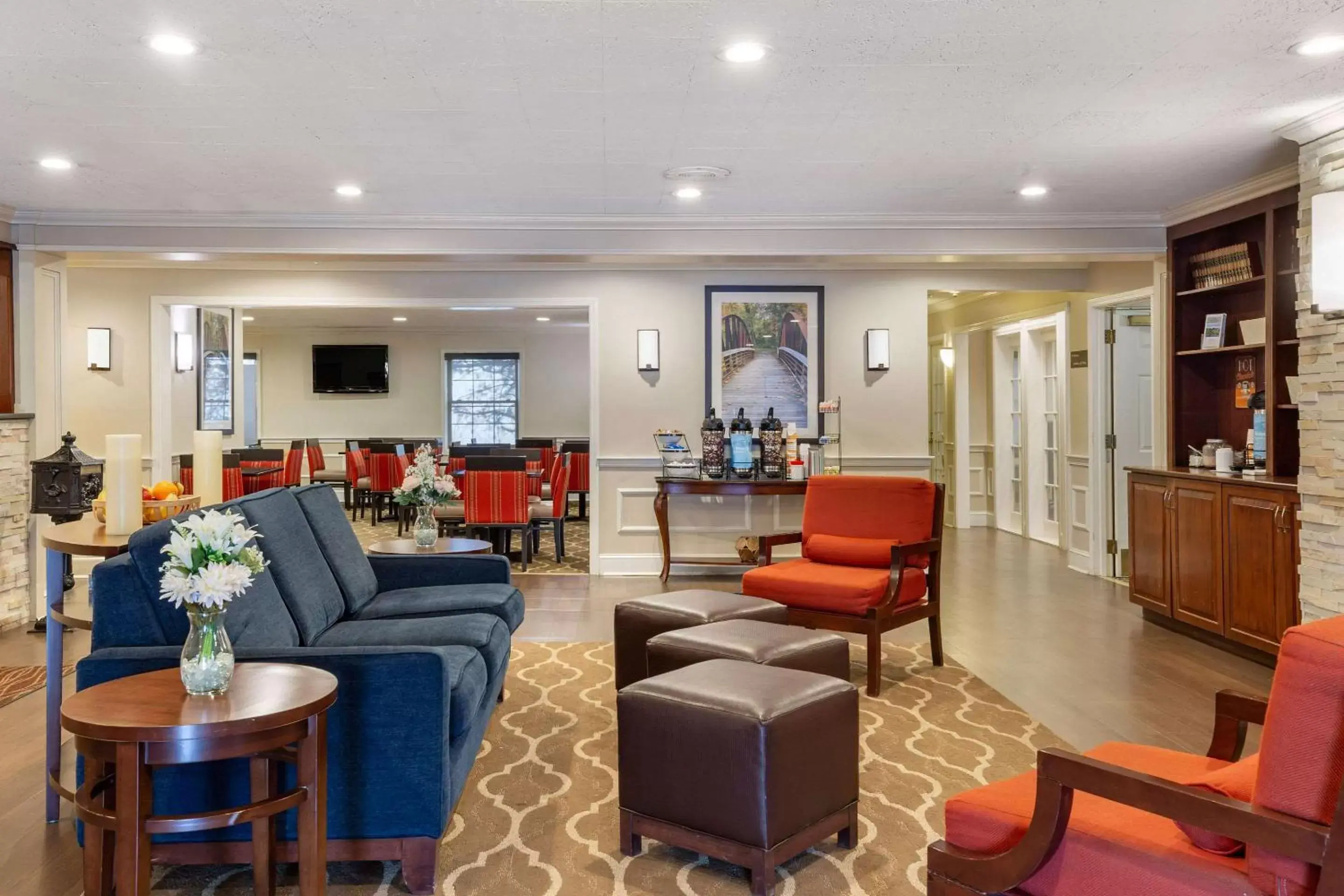 Lobby or reception, Lounge/Bar in Comfort Inn Auburn-Worcester