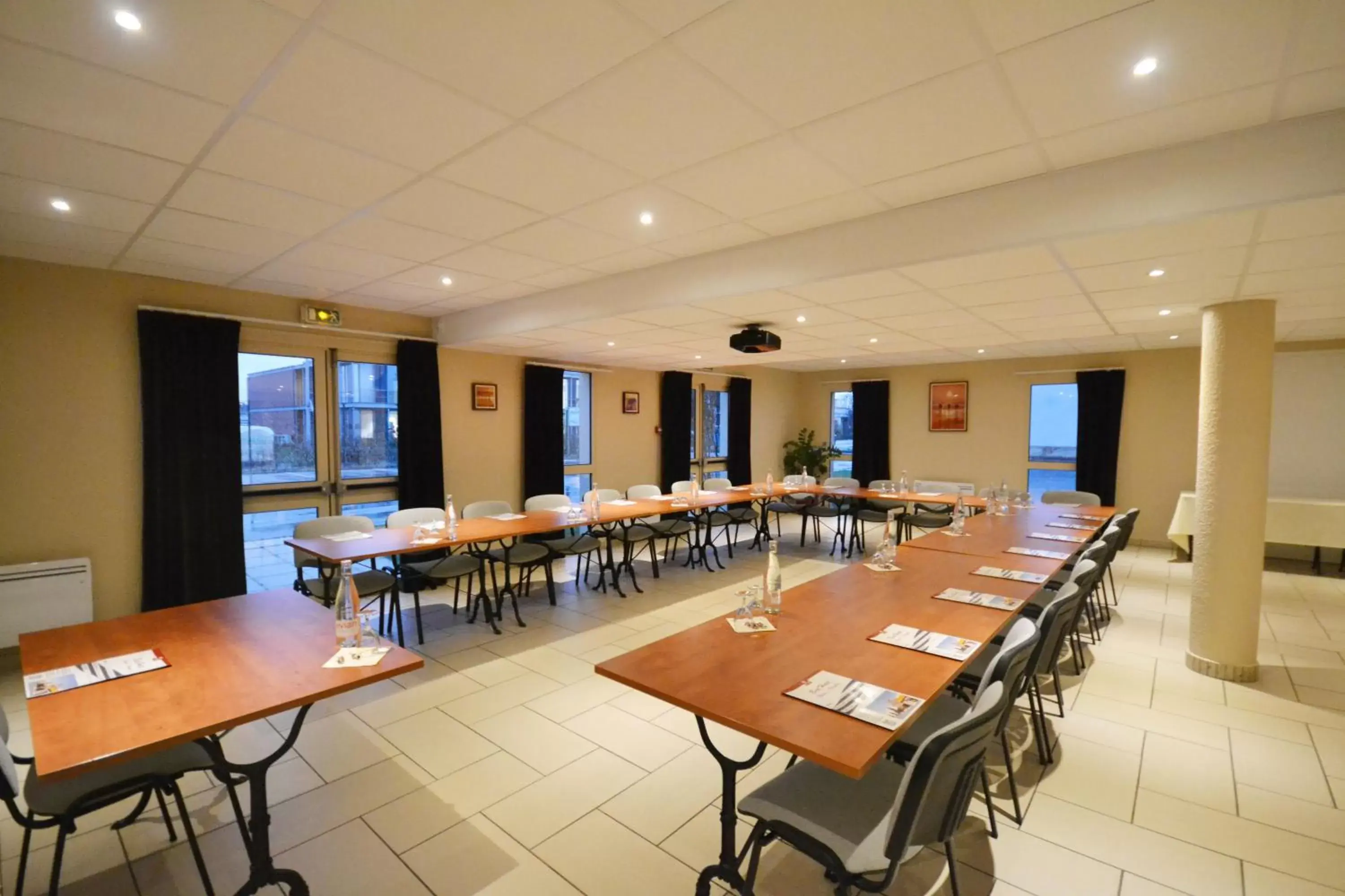 Meeting/conference room in Brit Hotel Reims La Pompelle