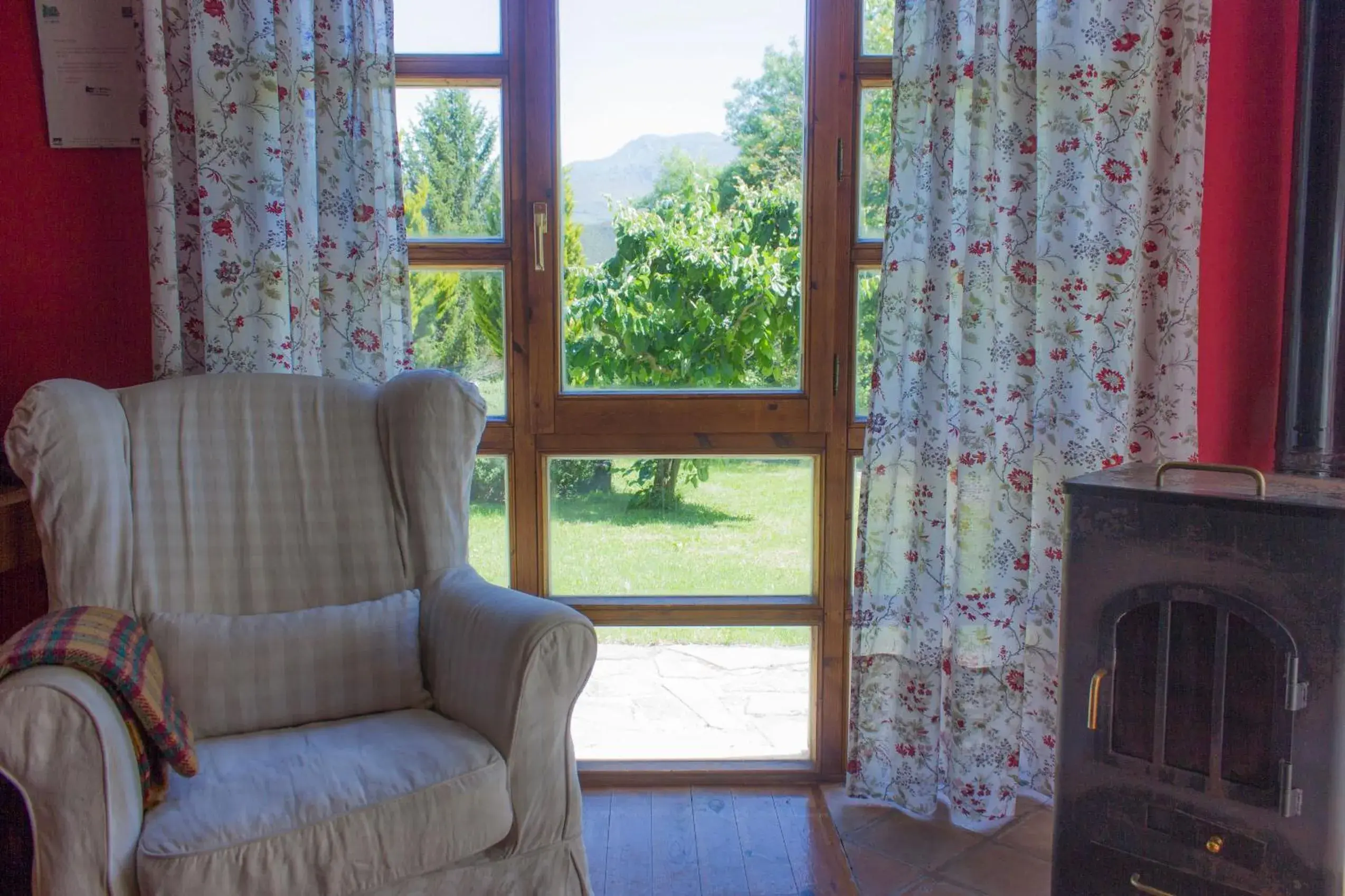 Living room, Seating Area in Viviendas Rurales El Covaju