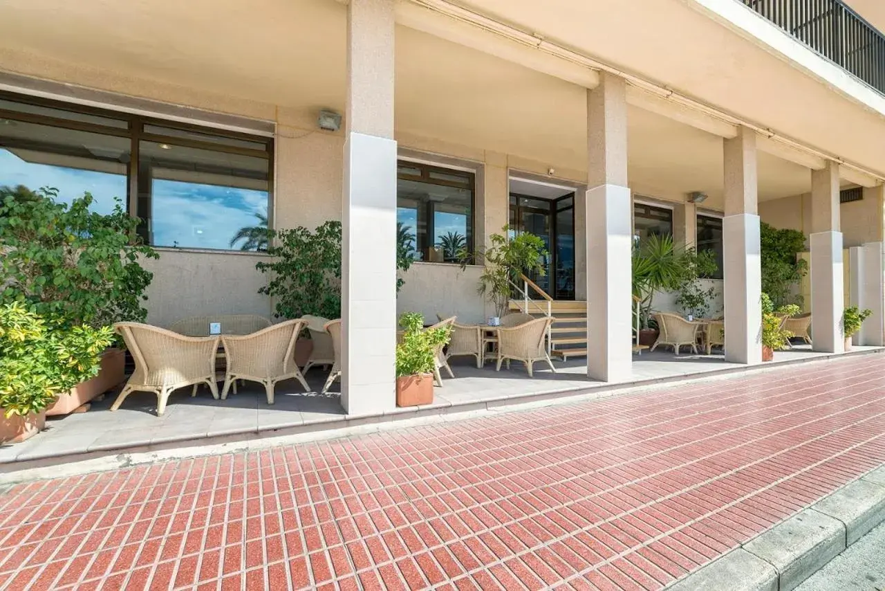 Facade/entrance in Hotel Montemar