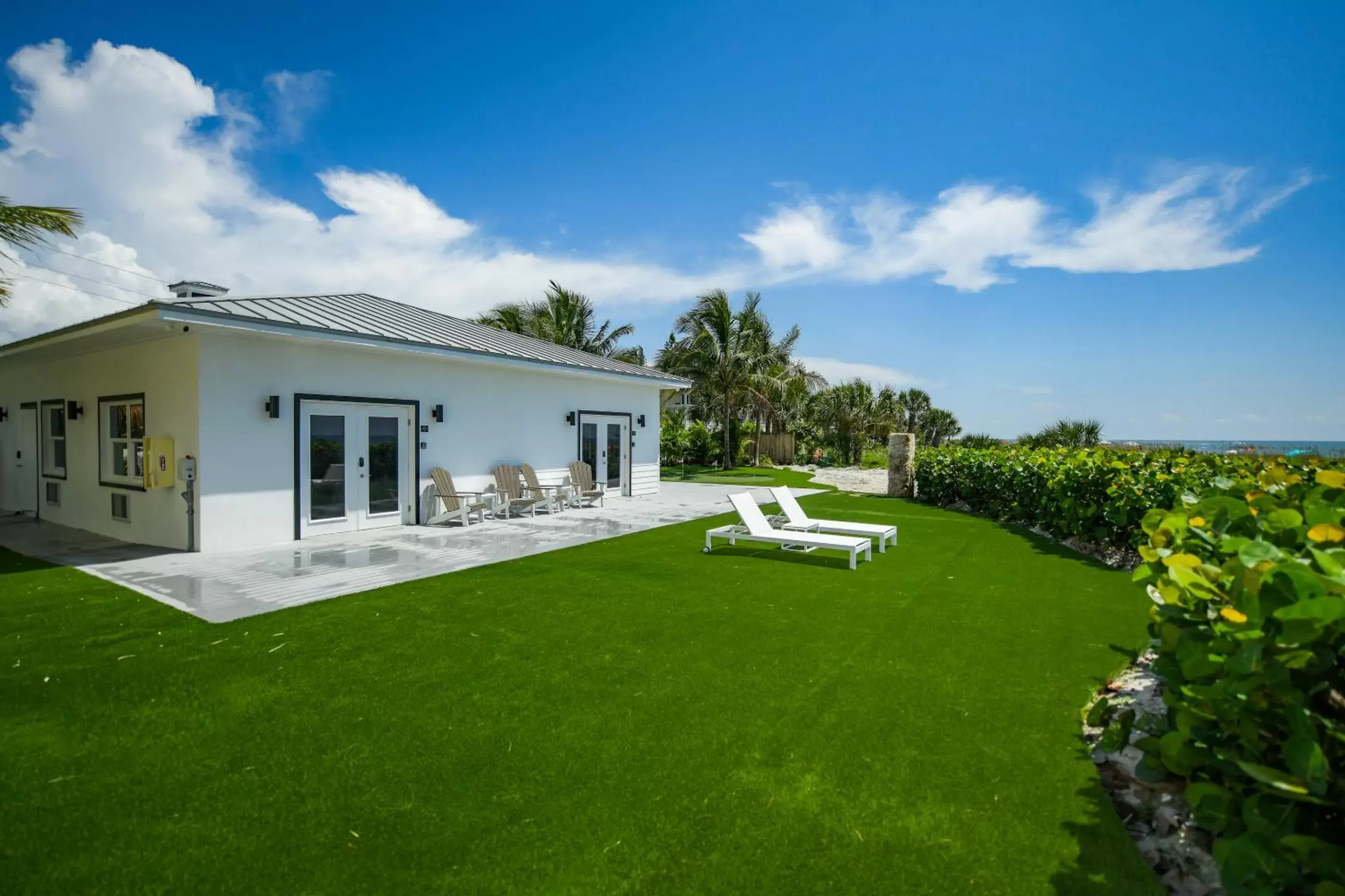 Property building in Casey Key Resorts - Beachfront Property building in Casey Key Resorts - Beachfront
