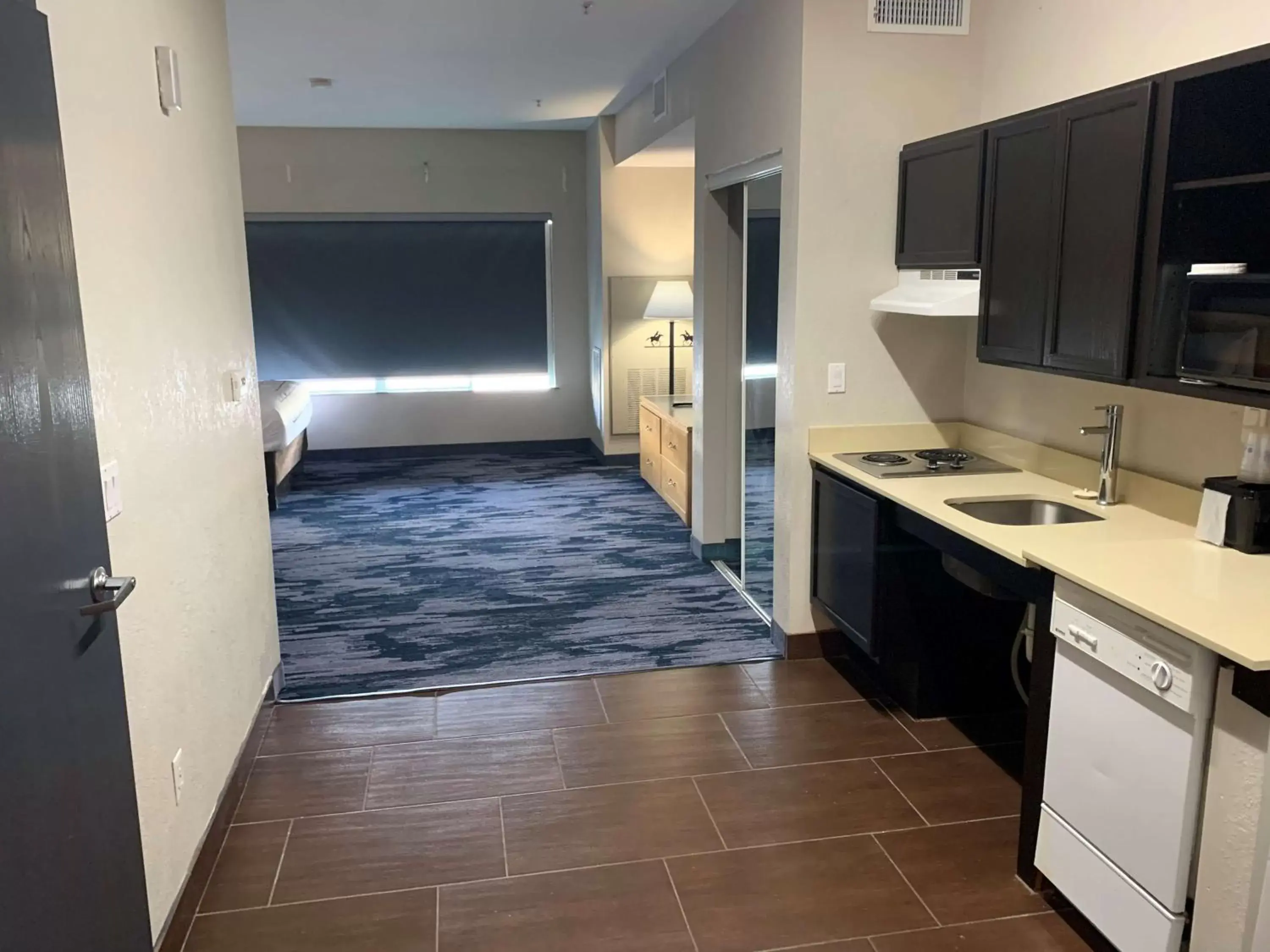 Photo of the whole room, Kitchen/Kitchenette in SureStay Plus by Best Western San Antonio Fort Sam Houston