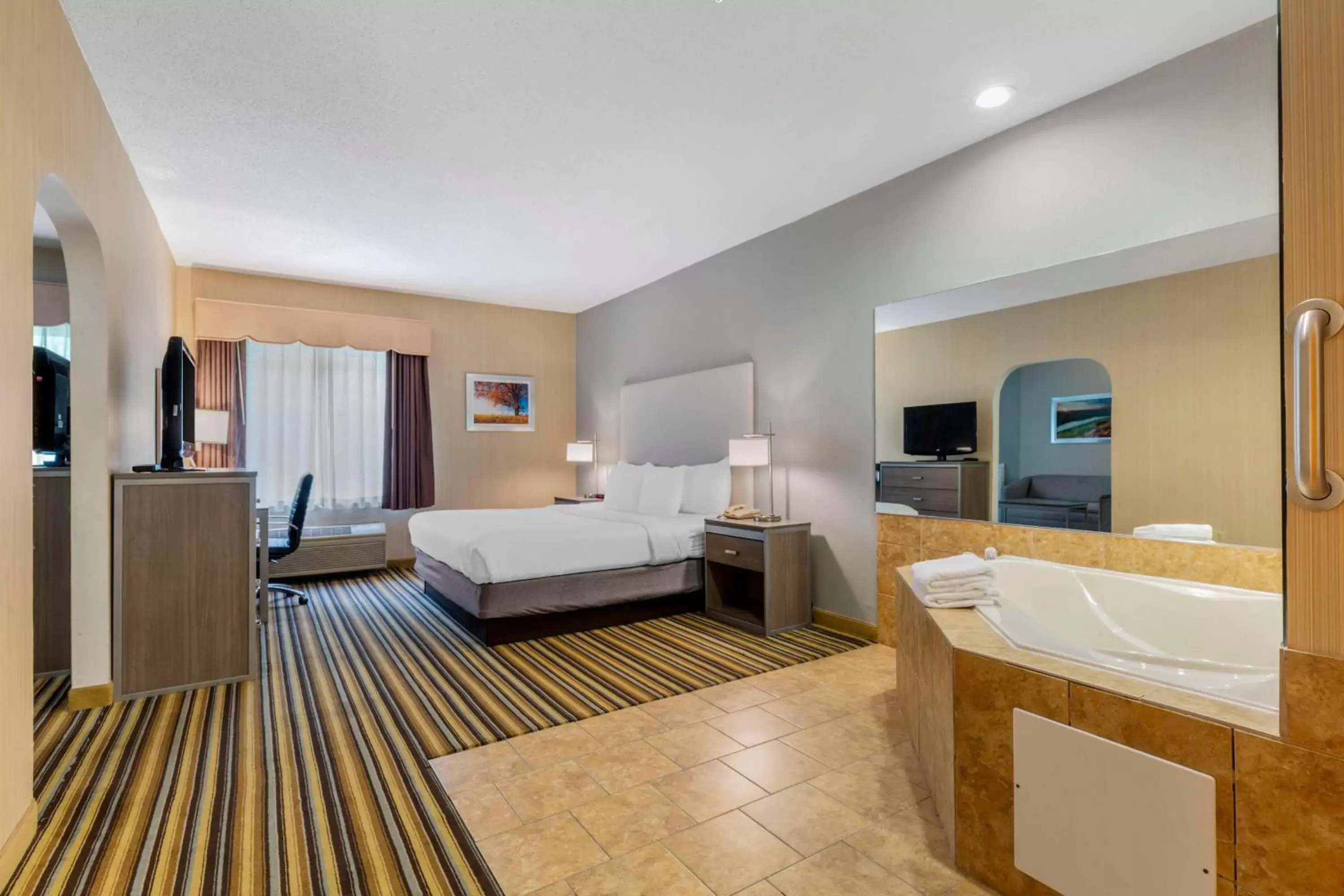 Bedroom in Best Western Plus New England Inn & Suites