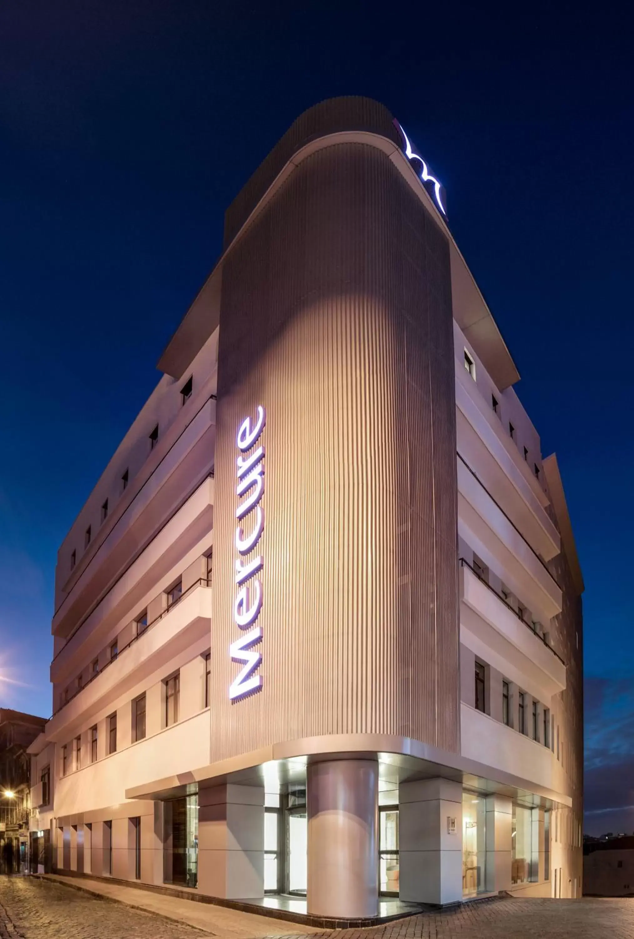 Facade/entrance in Mercure Porto Centro Santa Catarina