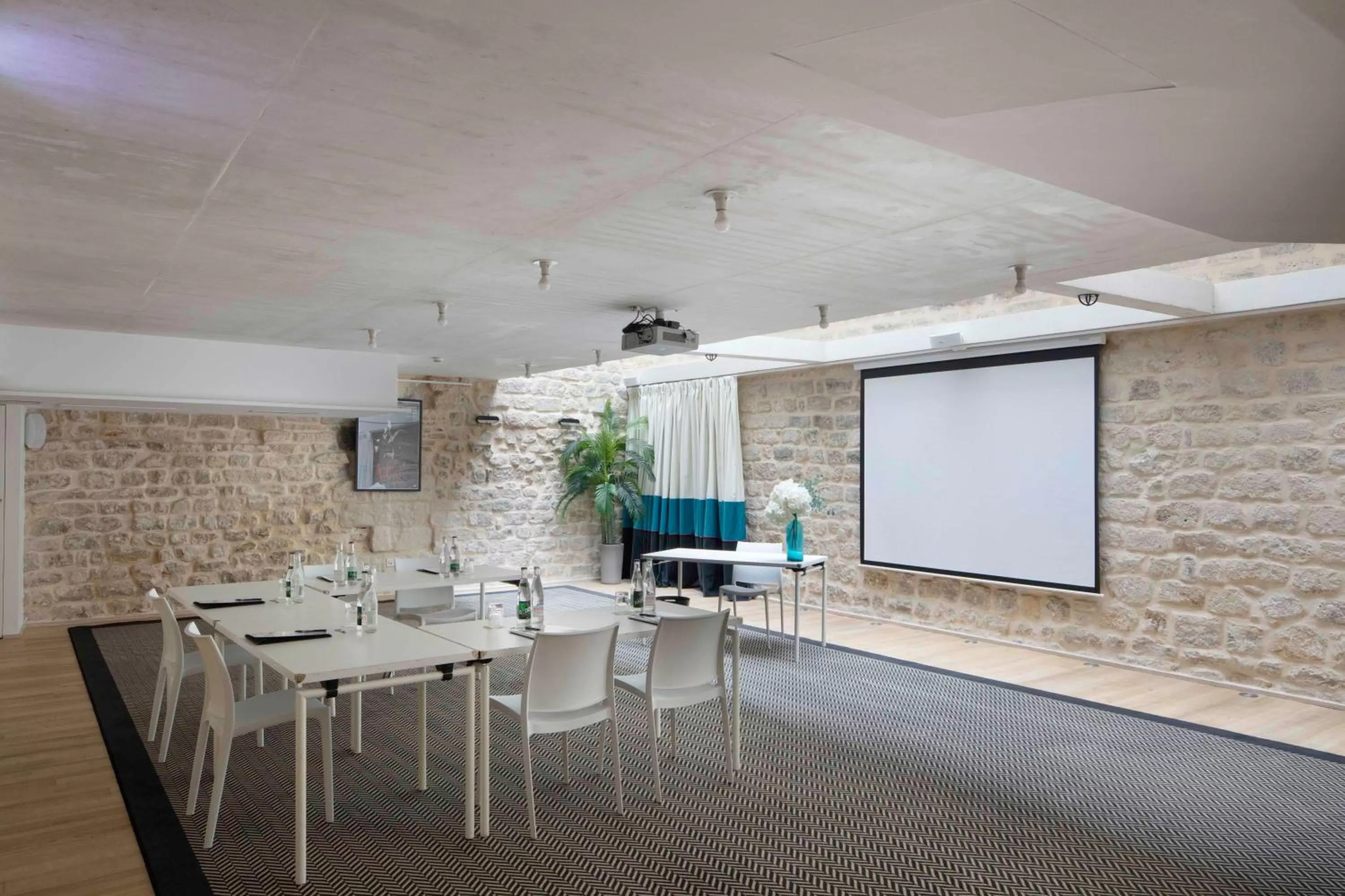 Business facilities in Le 123 Sébastopol - Astotel