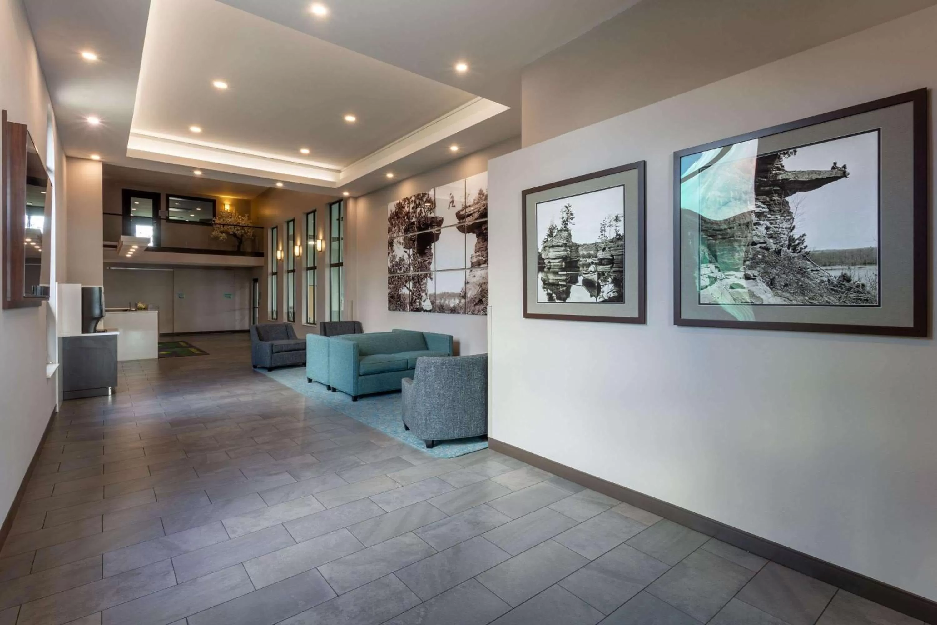 Lobby or reception in Wingate by Wyndham Wisconsin Dells Waterpark
