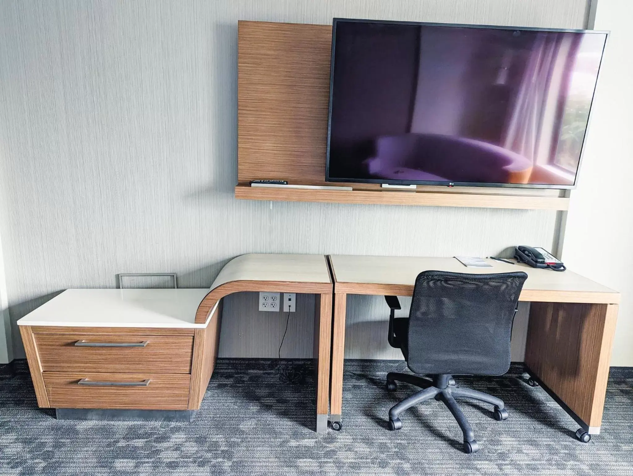 TV and multimedia, TV/Entertainment Center in Courtyard by Marriott Wilkes-Barre Arena