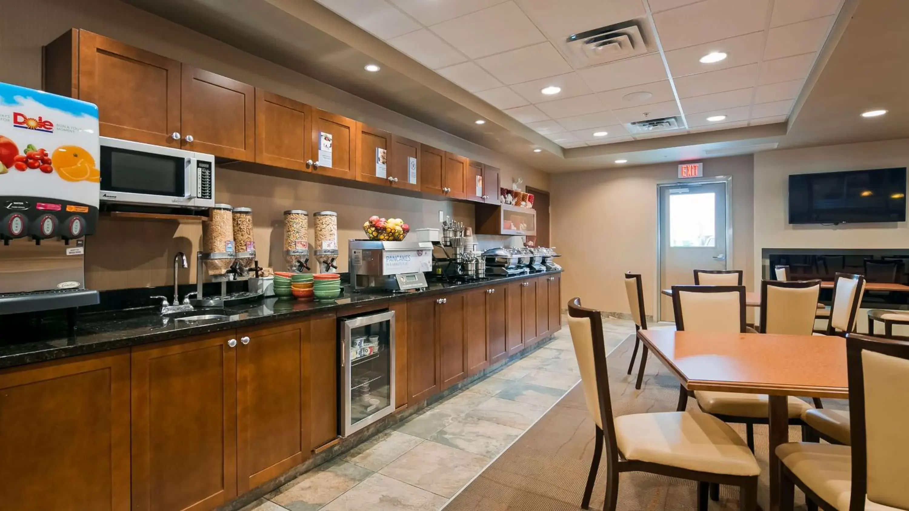 Breakfast, Restaurant/Places to Eat in Best Western Plus Service Inn & Suites