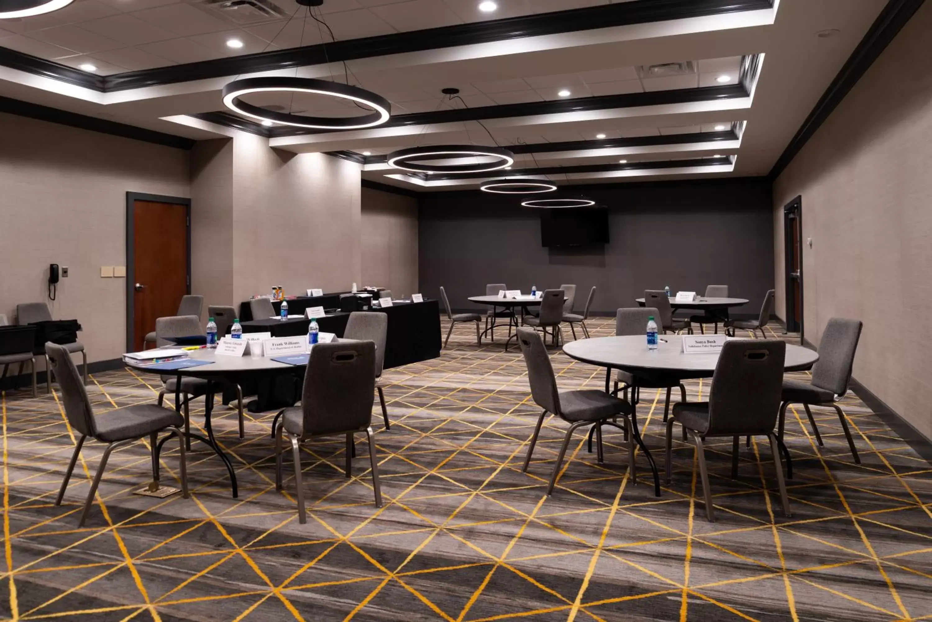 Meeting/conference room, Restaurant/Places to Eat in Holiday Inn & Suites Orlando - International Dr S, an IHG Hotel