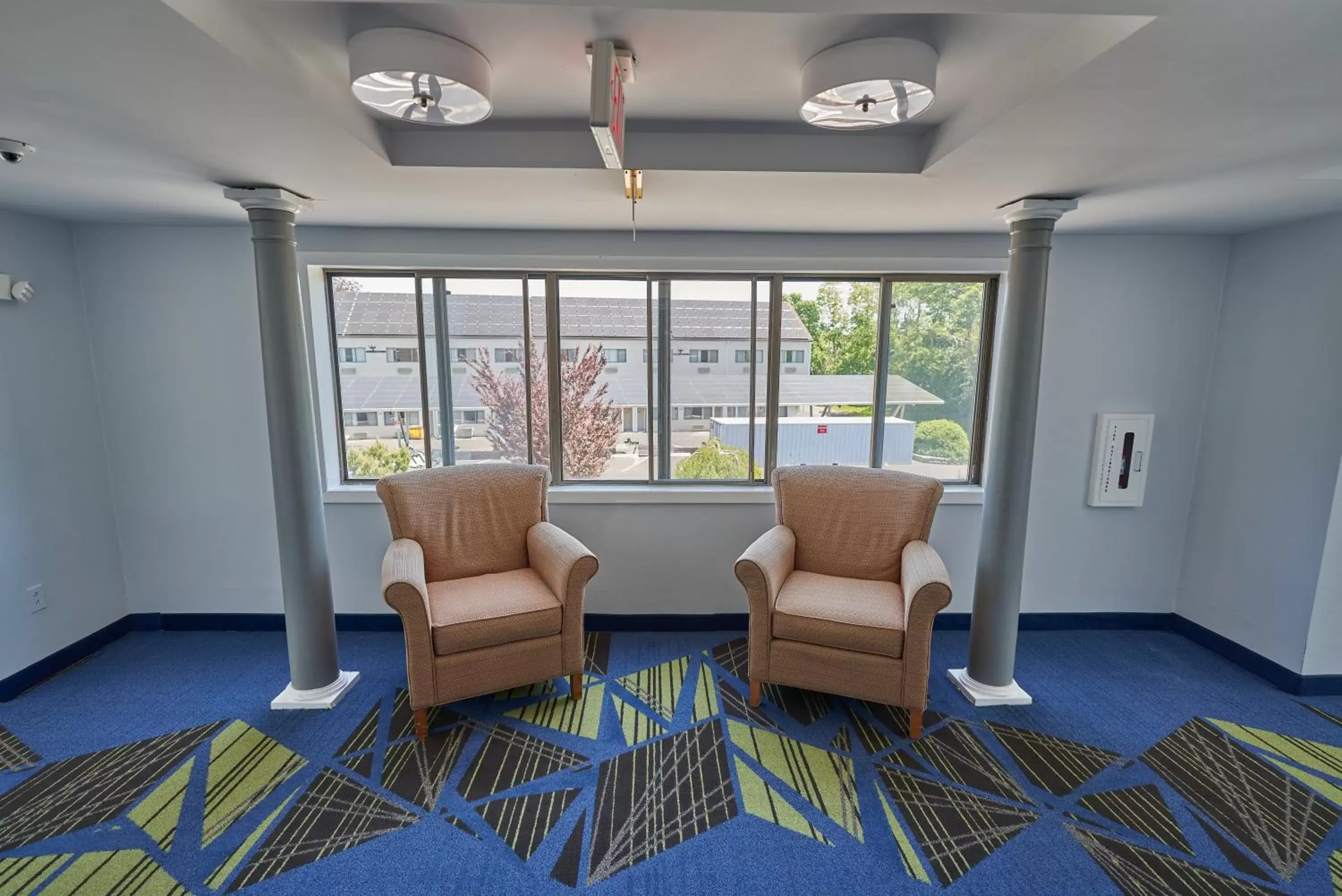 Seating Area in The Admiralty Inn & Suites