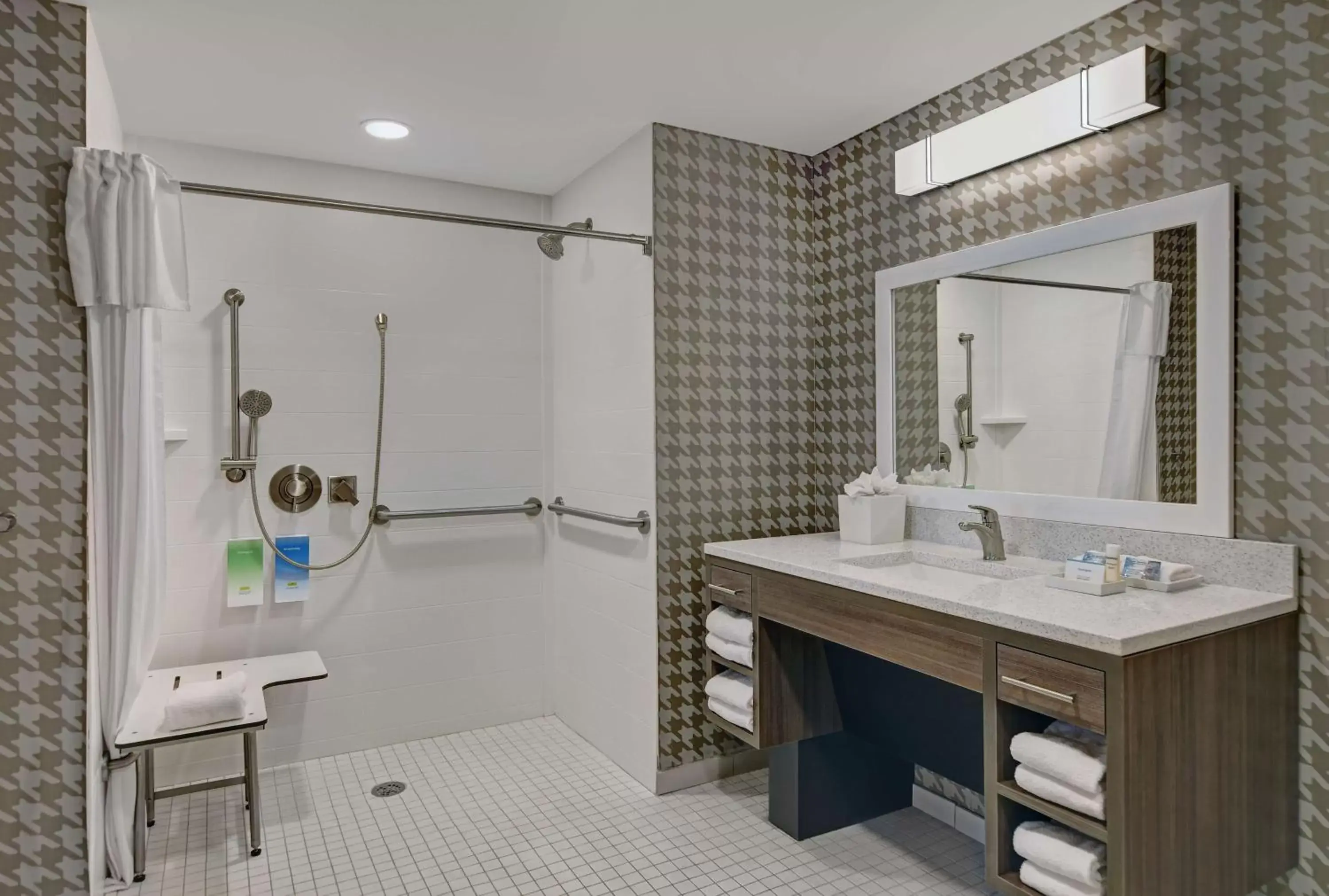 Bathroom in Home2 Suites By Hilton Bordentown
