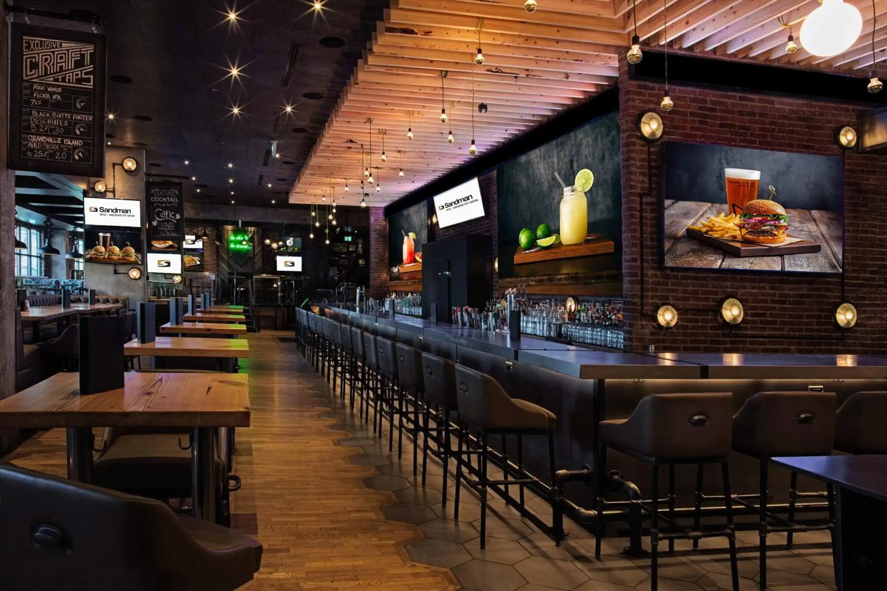 Restaurant/places to eat, Lounge/Bar in Sandman Hotel Vancouver Downtown