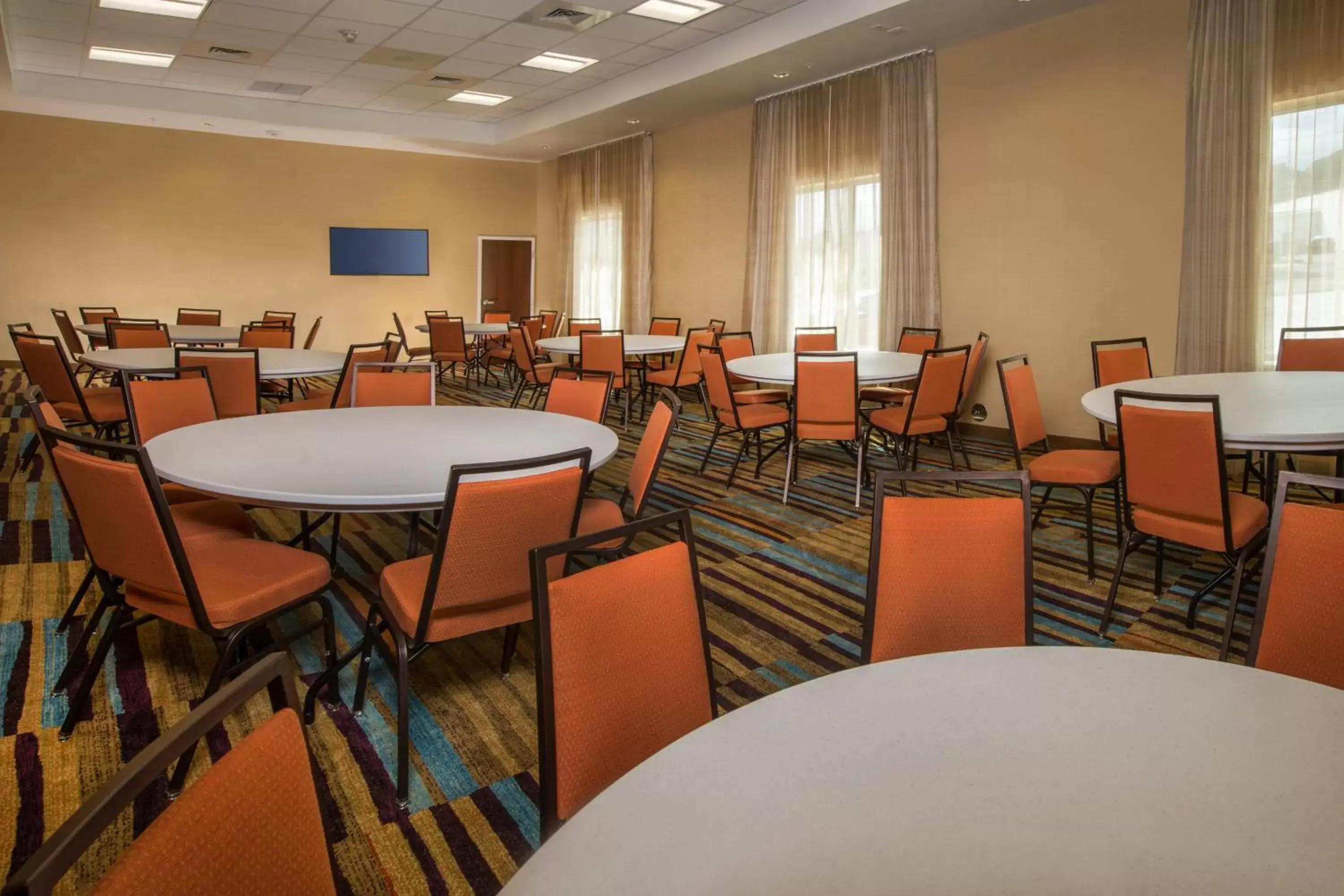 Meeting/conference room, Restaurant/Places to Eat in Fairfield Inn & Suites by Marriott Washington