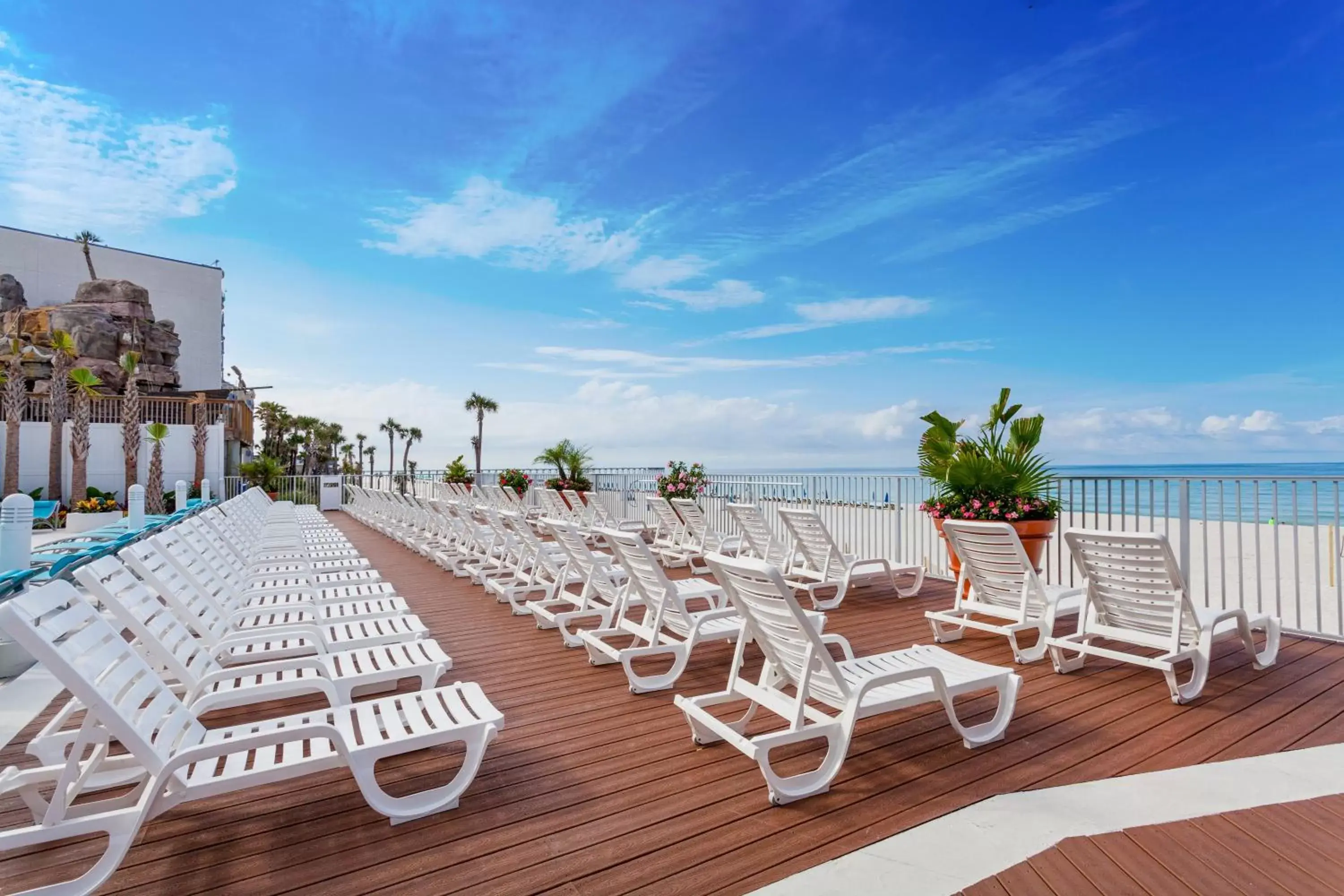Lobby or reception in Holiday Inn Express & Suites Panama City Beach - Beachfront, an IHG Hotel