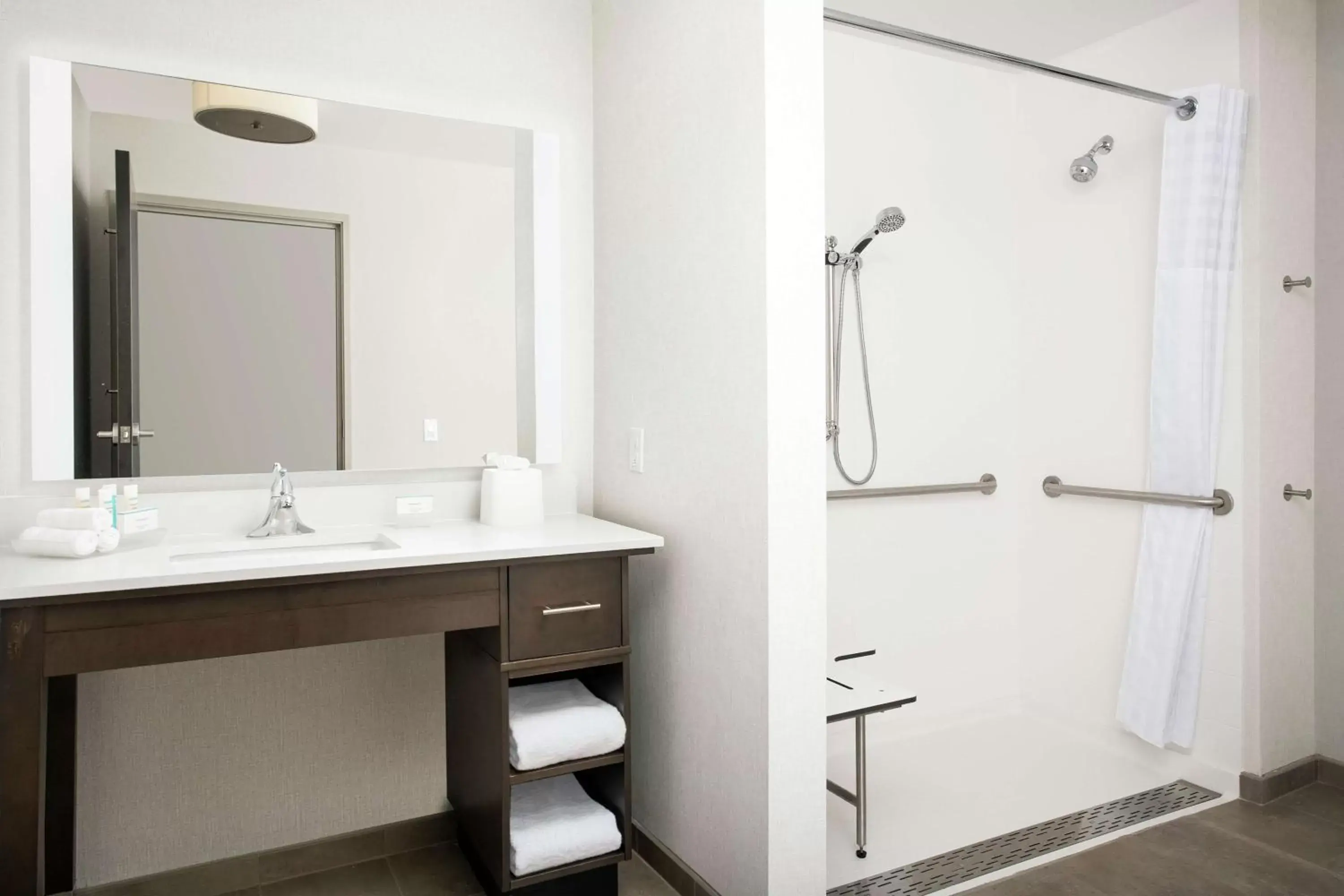 Bathroom in Homewood Suites By Hilton Denver Airport Tower Road