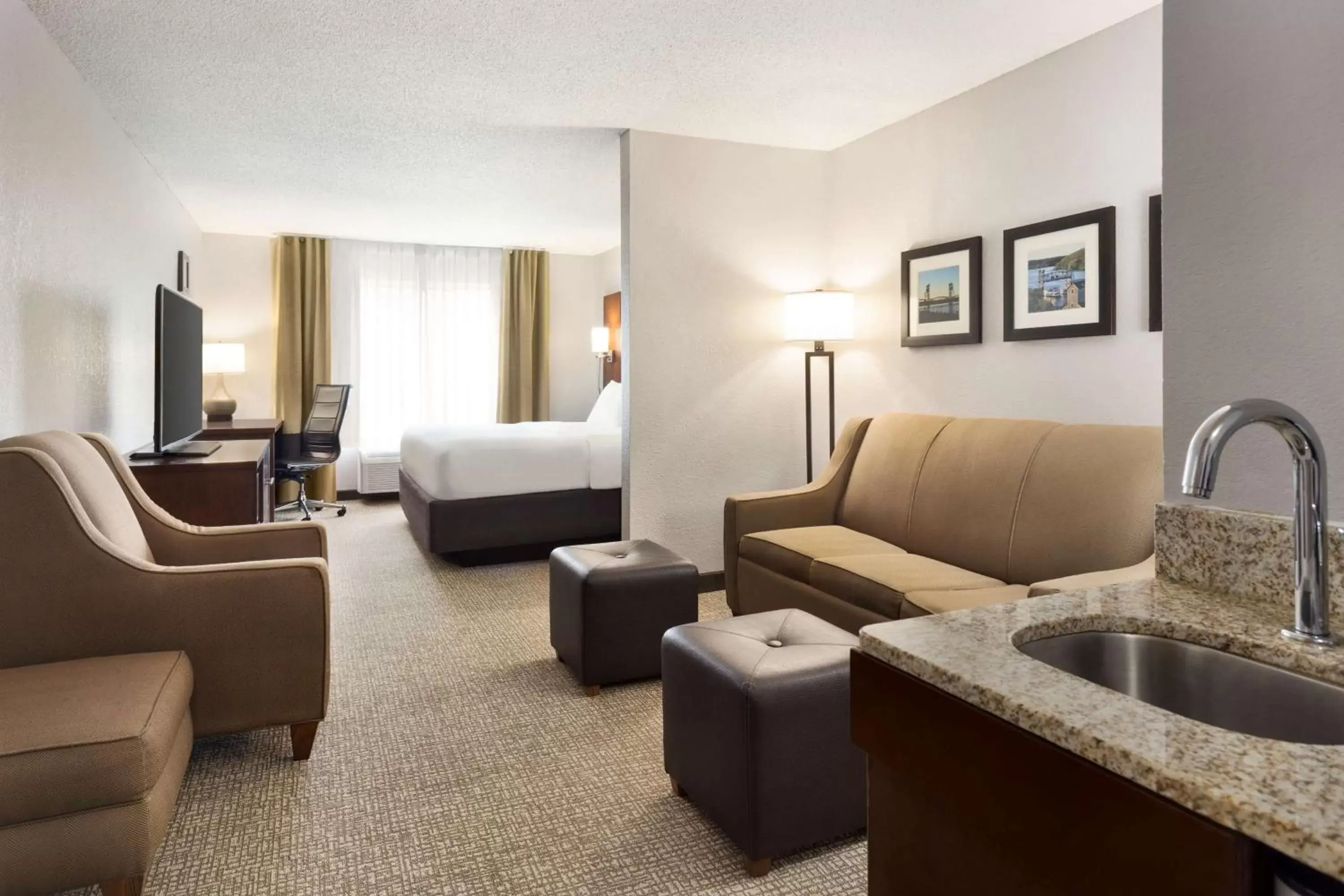 Photo of the whole room, Seating Area in Country Inn & Suites by Radisson, Stillwater, MN