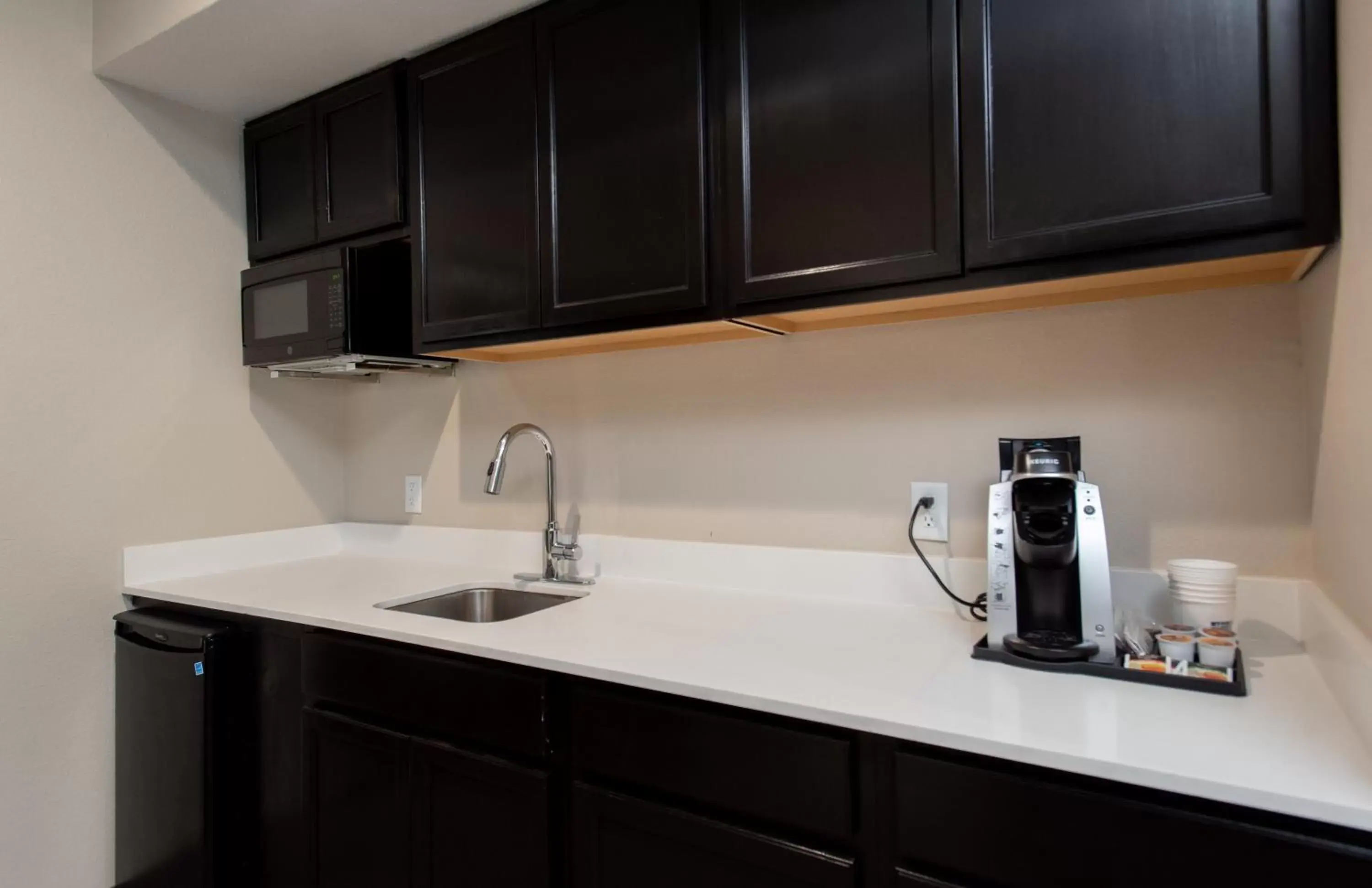 Photo of the whole room, Kitchen/Kitchenette in Holiday Inn Express Hotel and Suites Port Aransas/Beach Area, an IHG Hotel