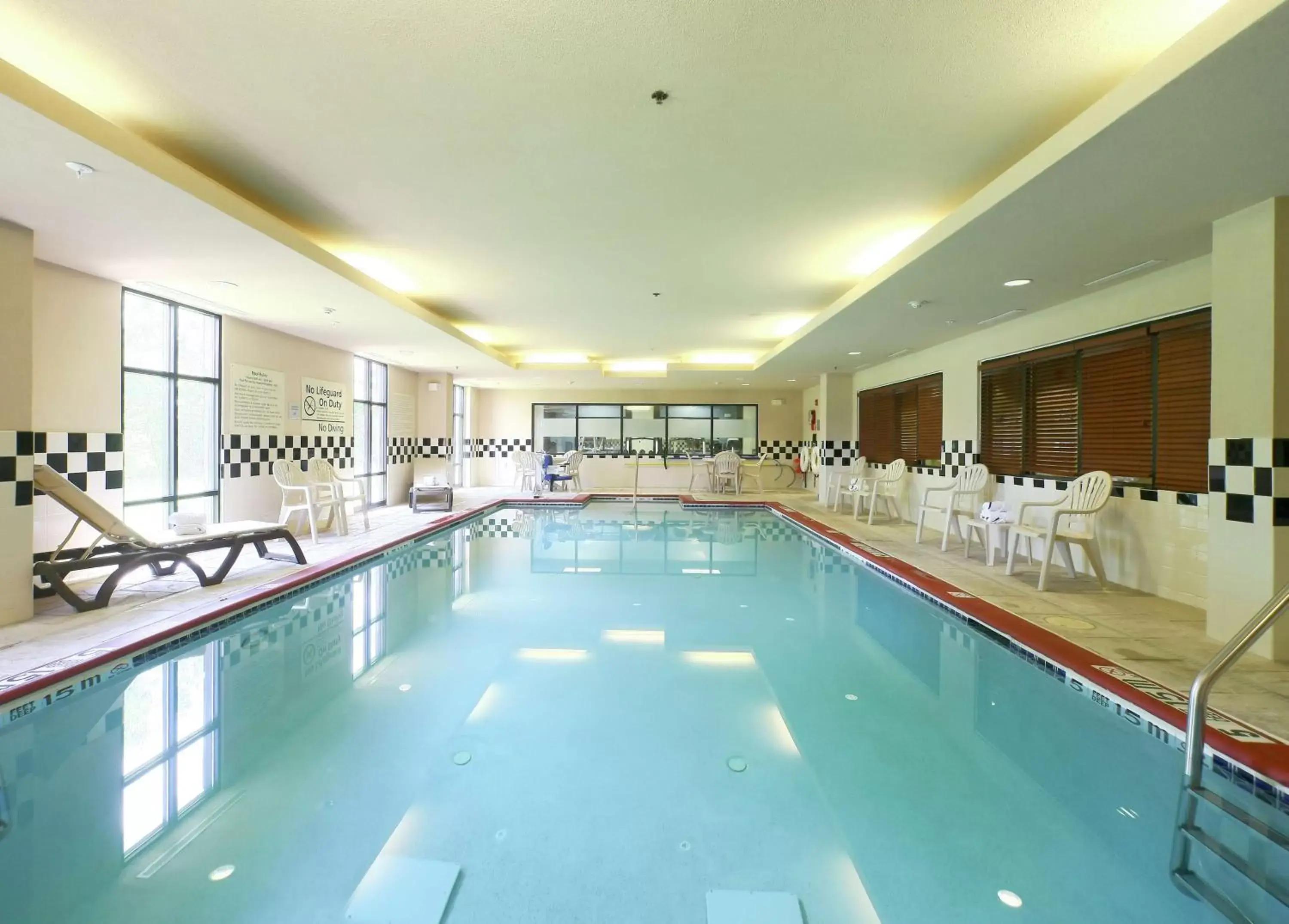 Pool view, Swimming Pool in Hampton Inn North Brunswick