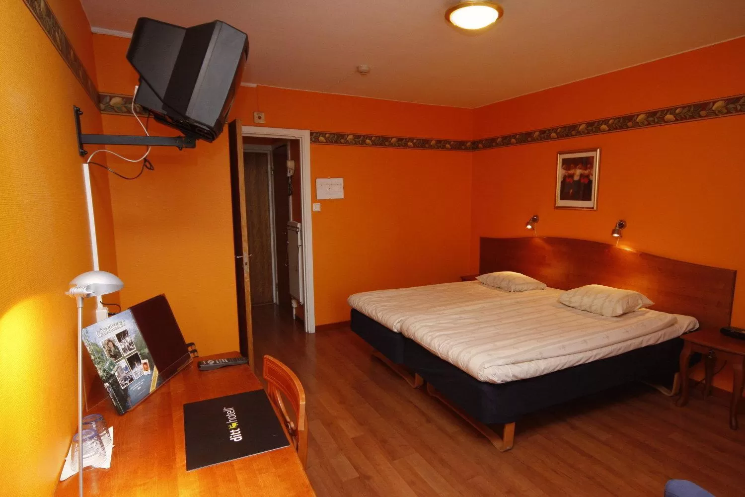 Photo of the whole room, Bed in Hotel Aveny Bed & Breakfast