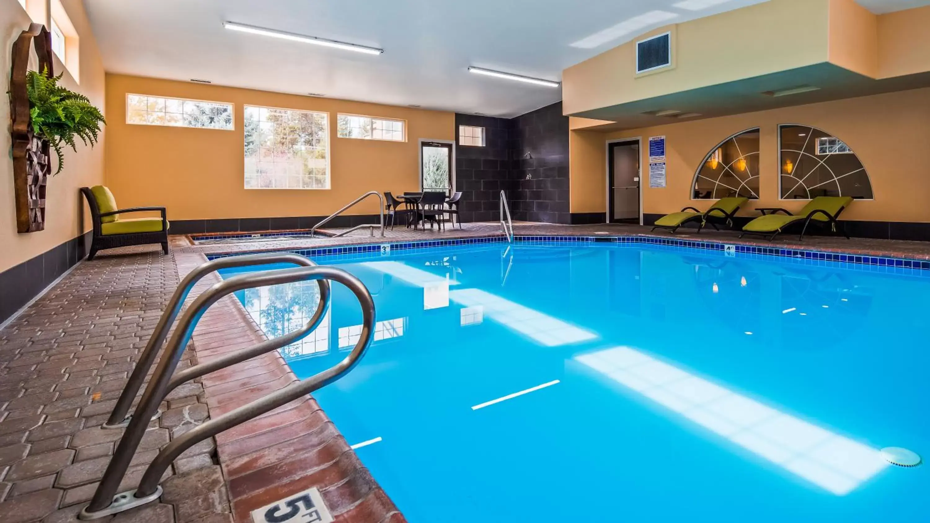 Swimming Pool in Best Western Newberry Station