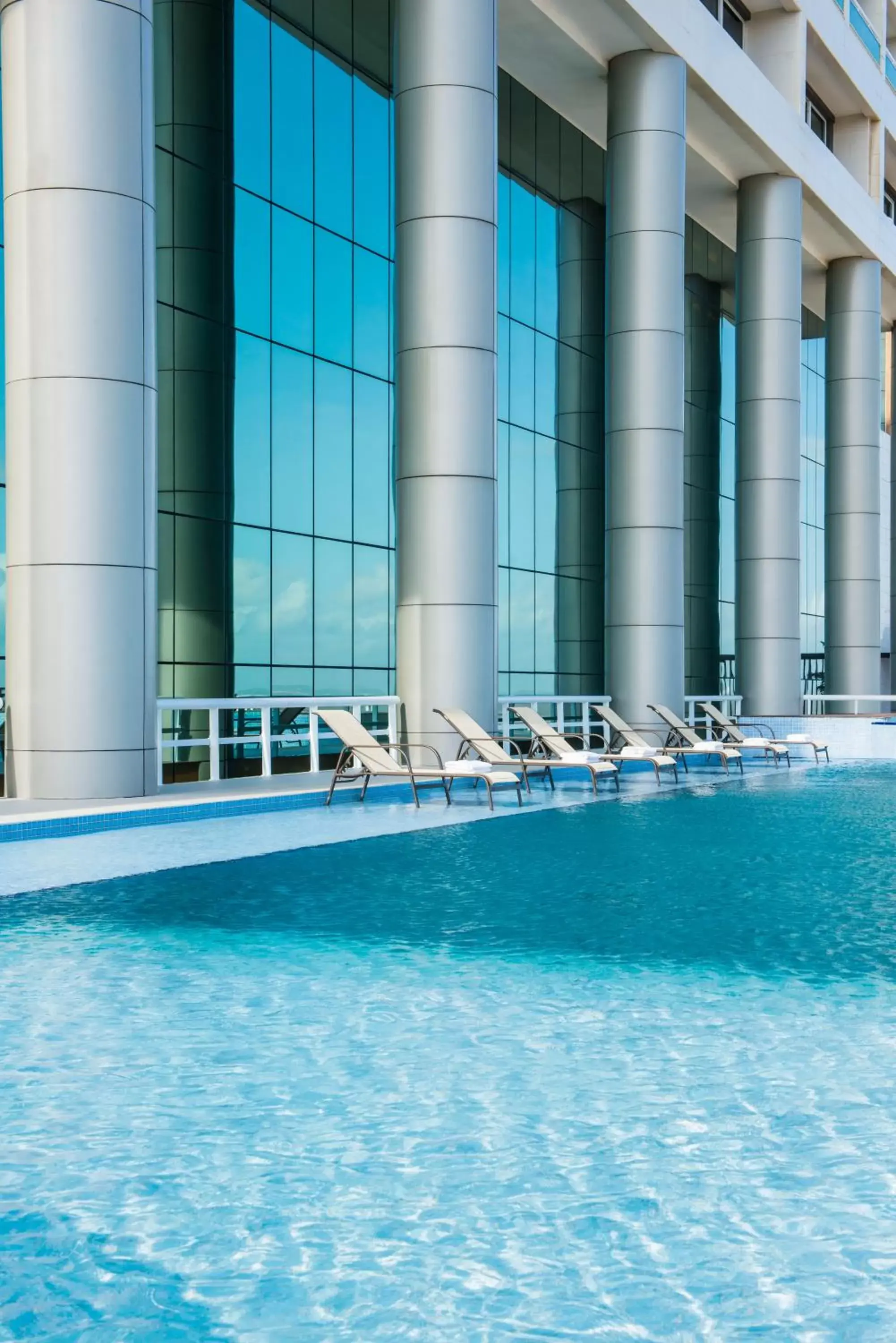 Swimming Pool in Hotel Luzeiros São Luis