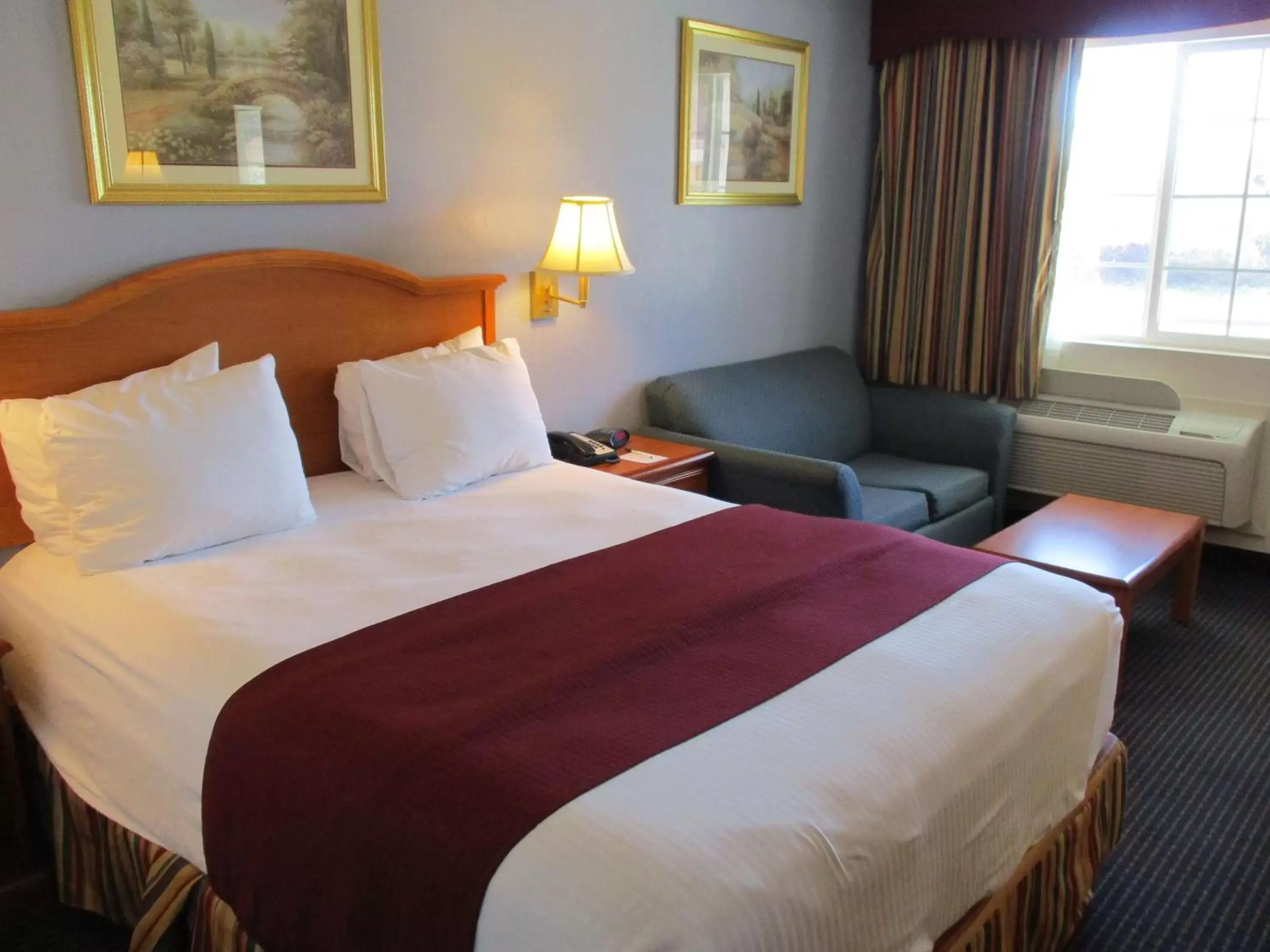 Photo of the whole room, Bed in Best Western Palestine Inn
