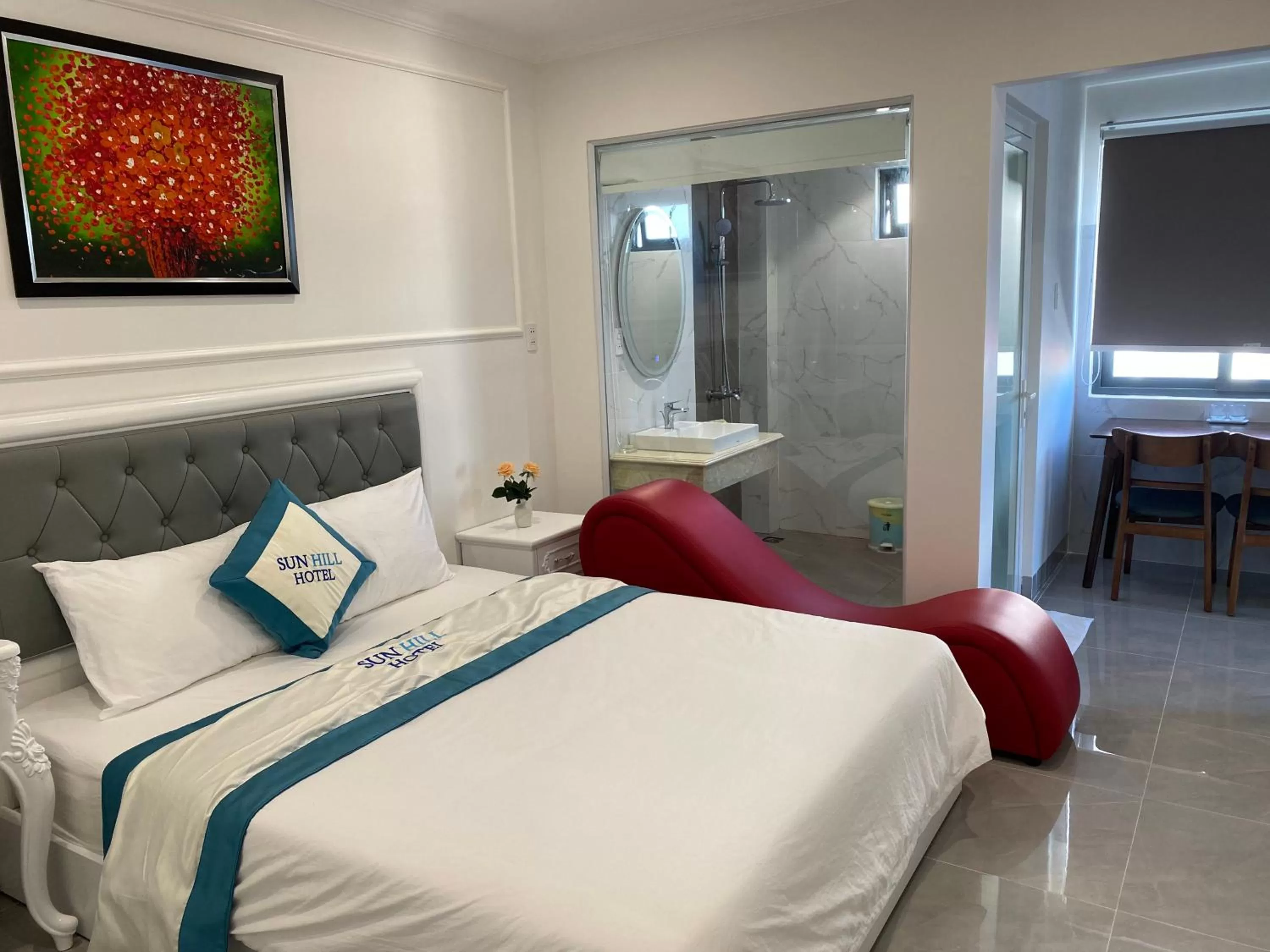 Bedroom, Bed in Sun Hill Hotel