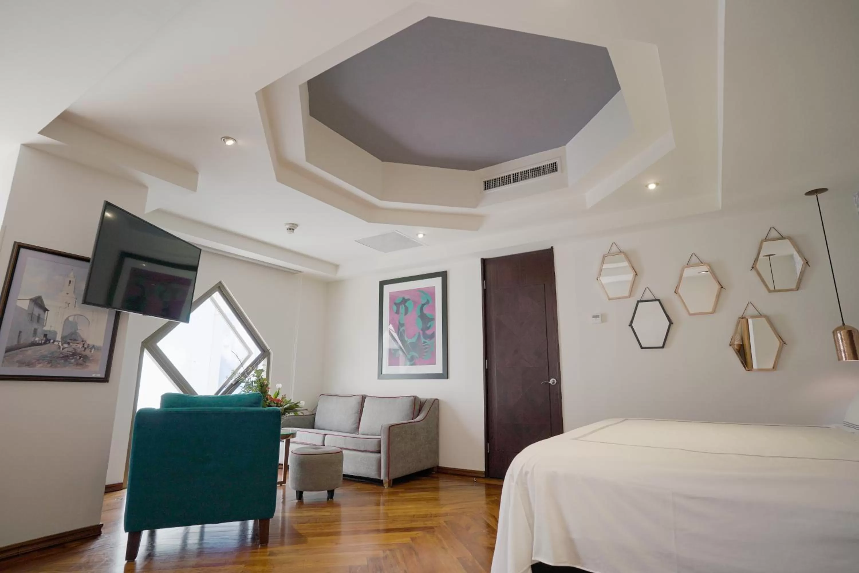 Living room, Bed in Santa Rita Hotel del Arte