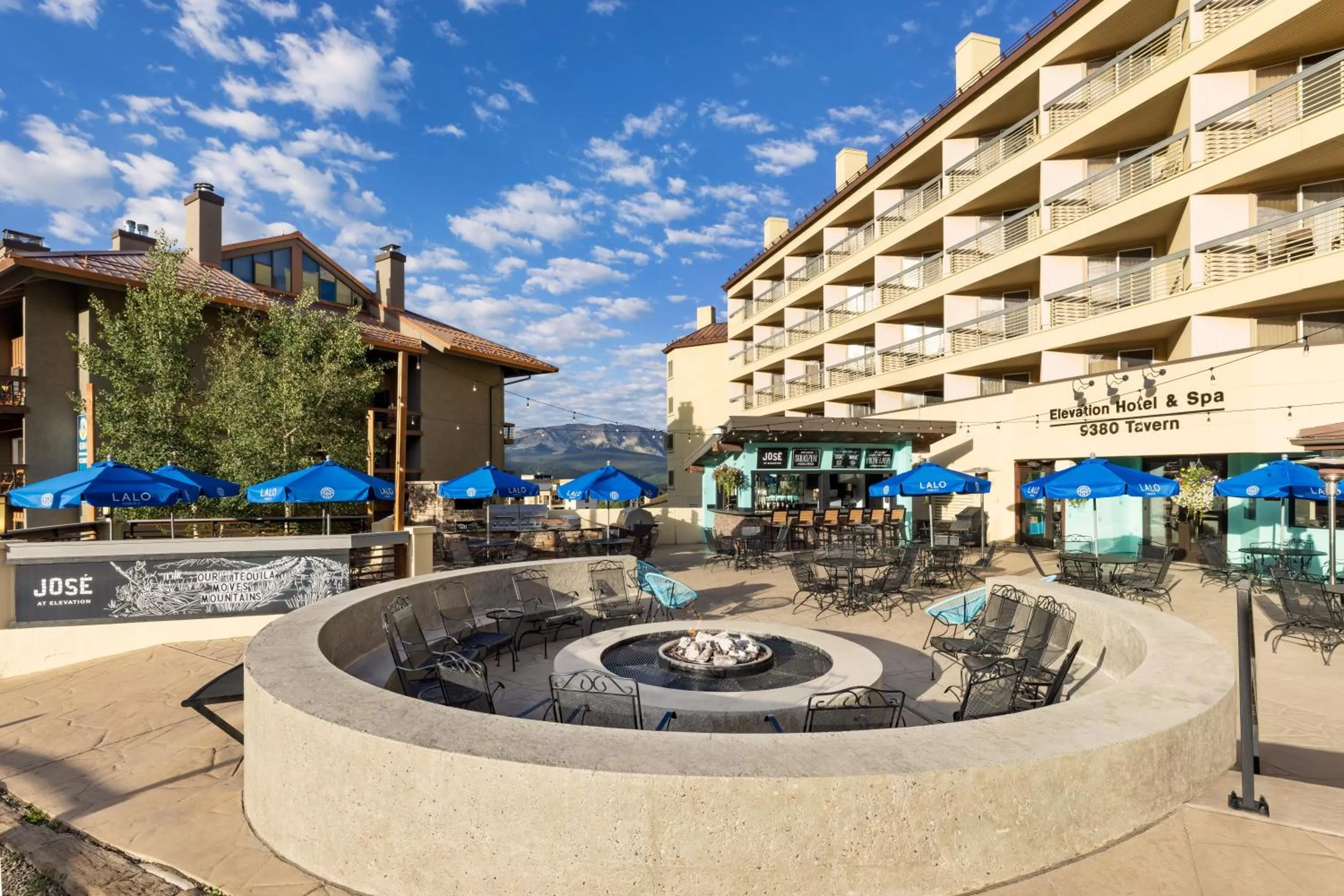 Restaurant/places to eat in Elevation Hotel & Spa