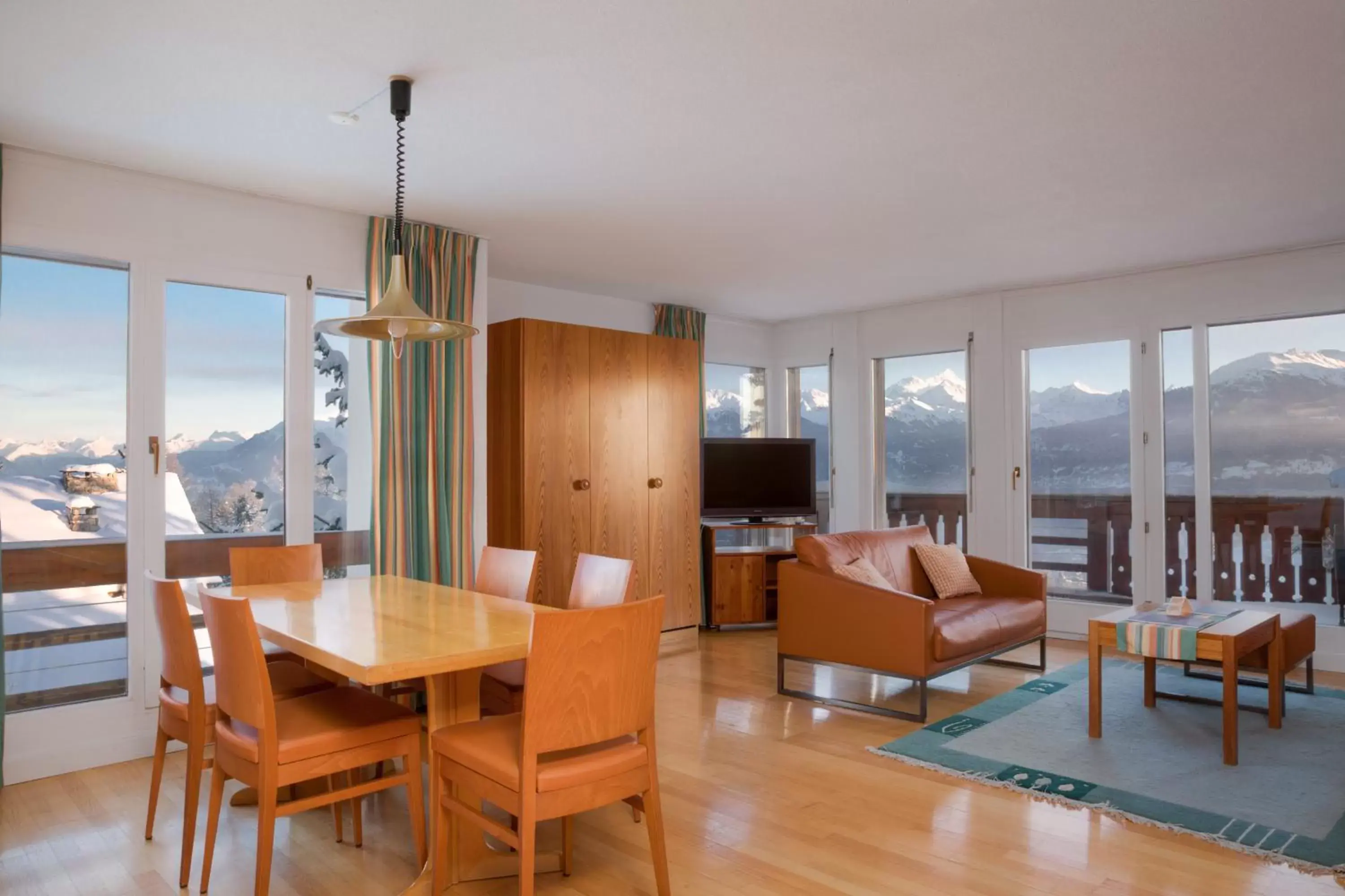 Family, Dining Area in Hotel Helvetia Intergolf